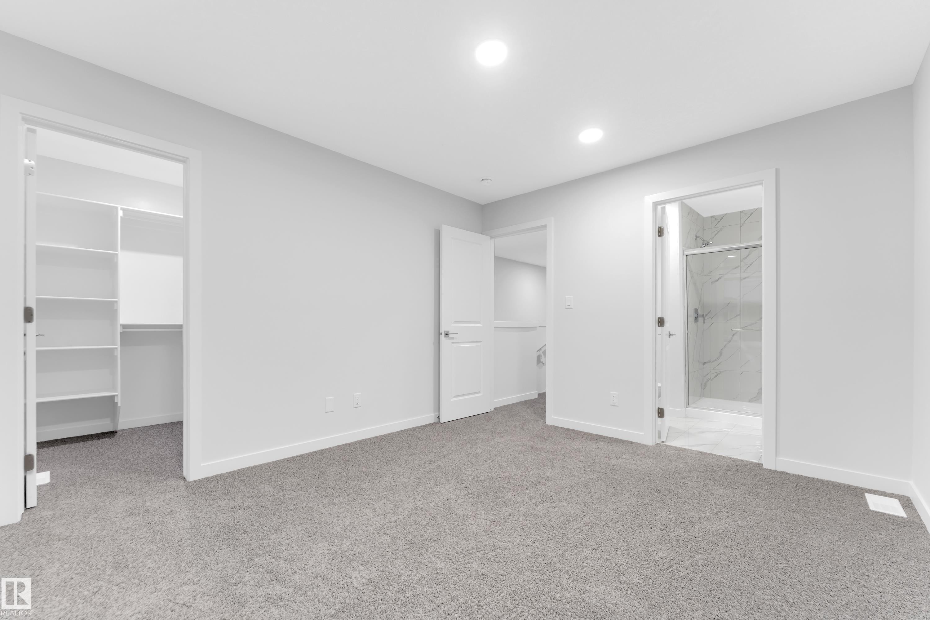 252 24 Street Sw, Edmonton, AB - Indoor Photo Showing Other Room