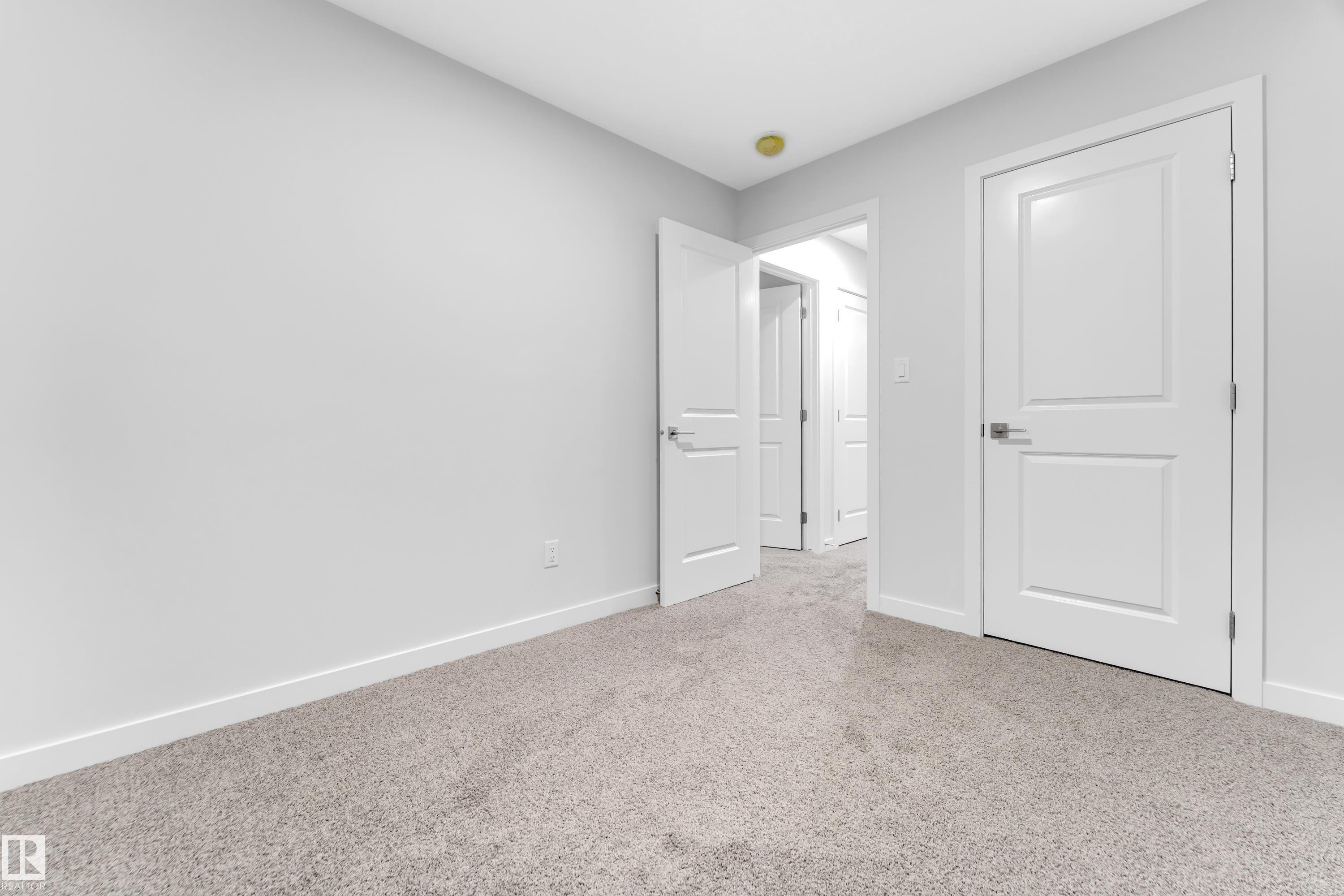 252 24 Street Sw, Edmonton, AB - Indoor Photo Showing Other Room