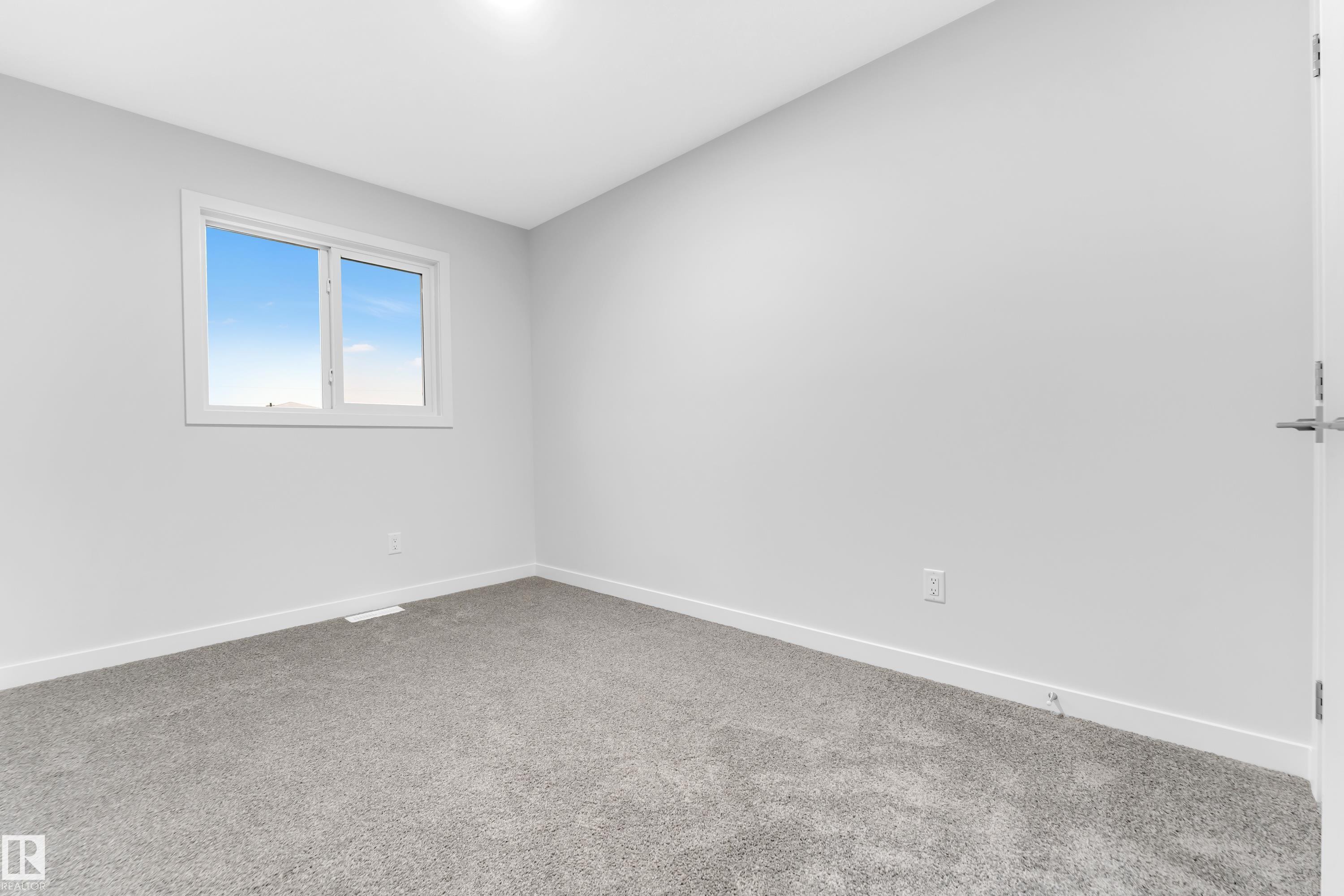 252 24 Street Sw, Edmonton, AB - Indoor Photo Showing Other Room