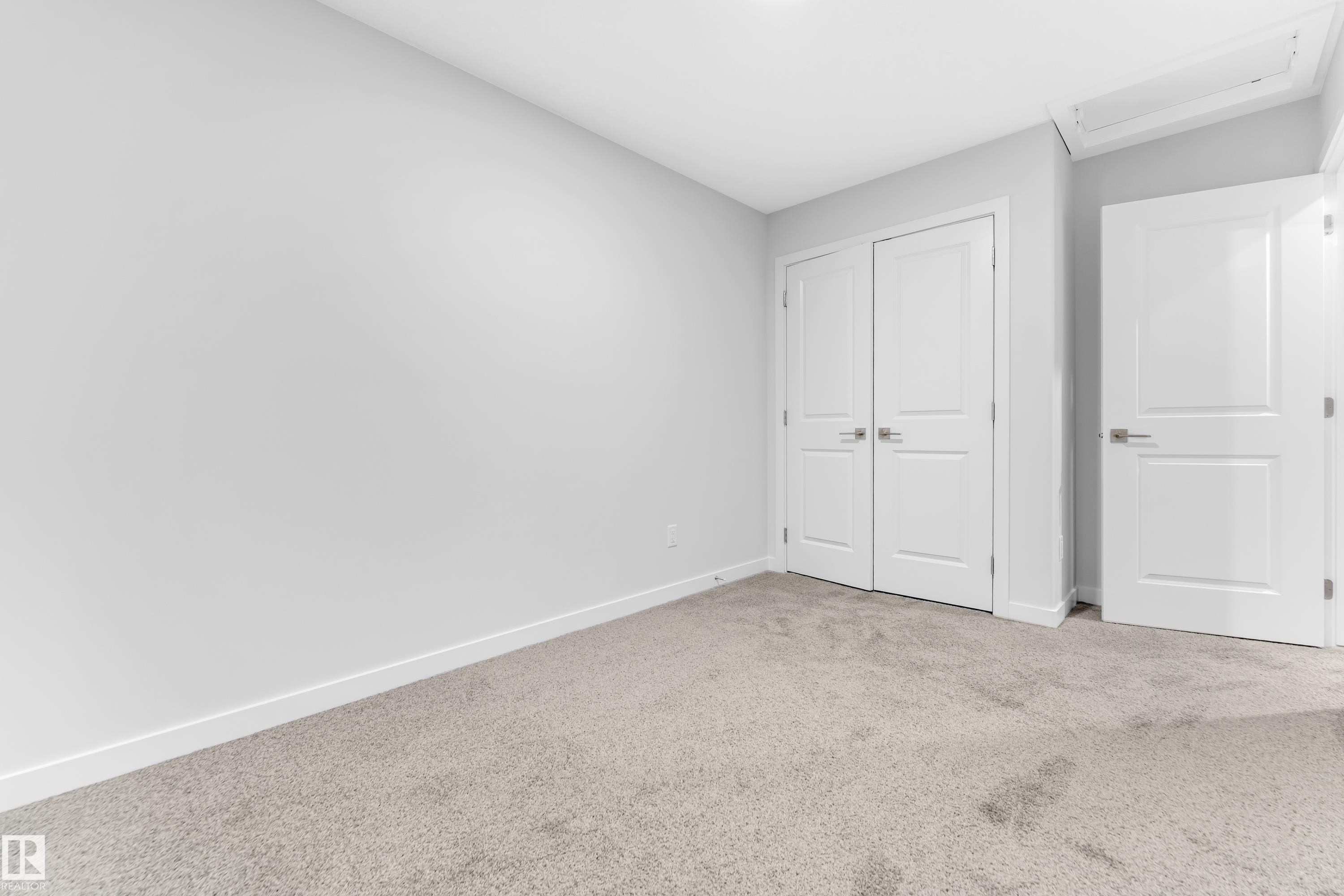 252 24 Street Sw, Edmonton, AB - Indoor Photo Showing Other Room