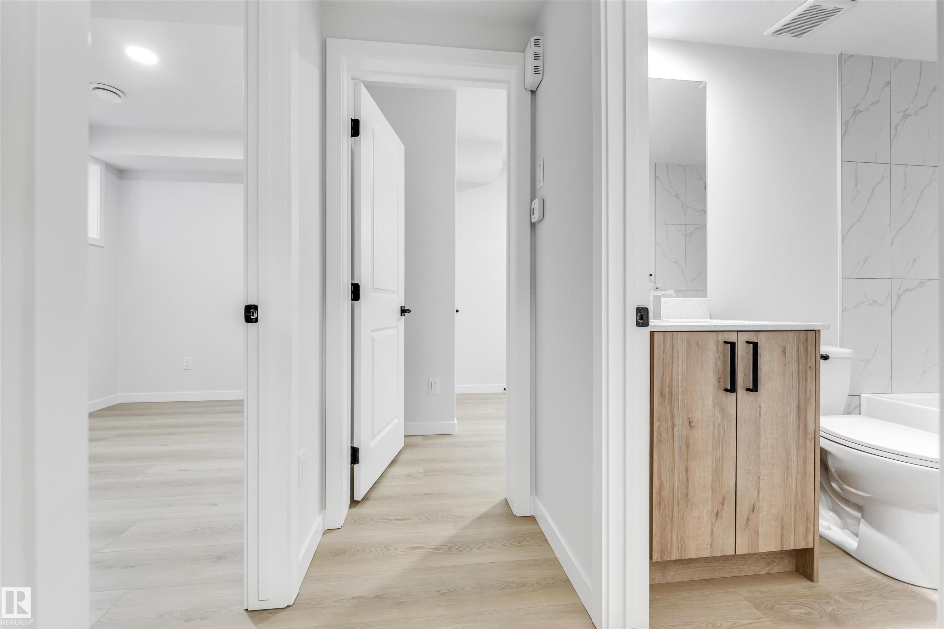 252 24 Street Sw, Edmonton, AB - Indoor