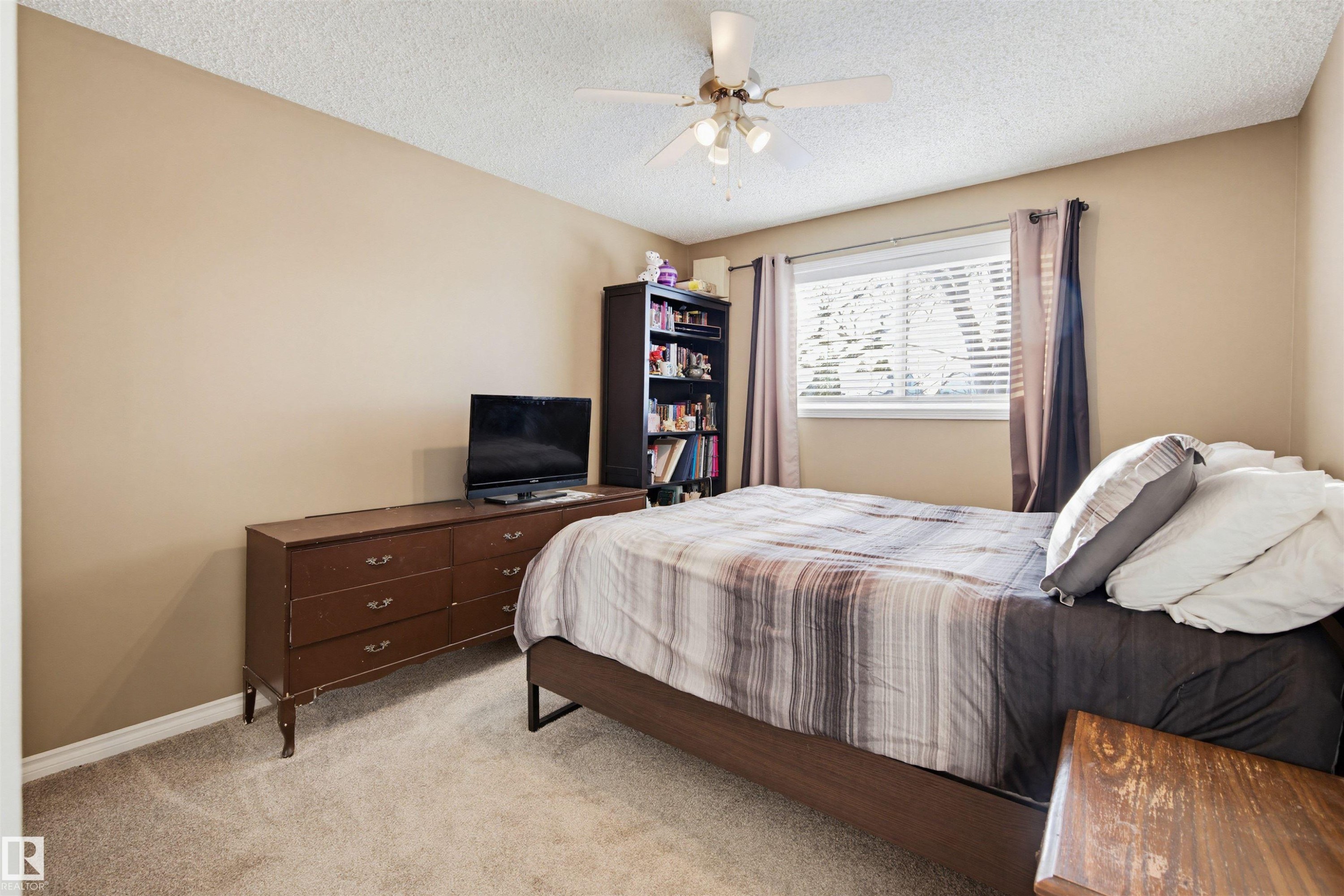 3426 120 Avenue, Edmonton, AB - Indoor Photo Showing Bedroom