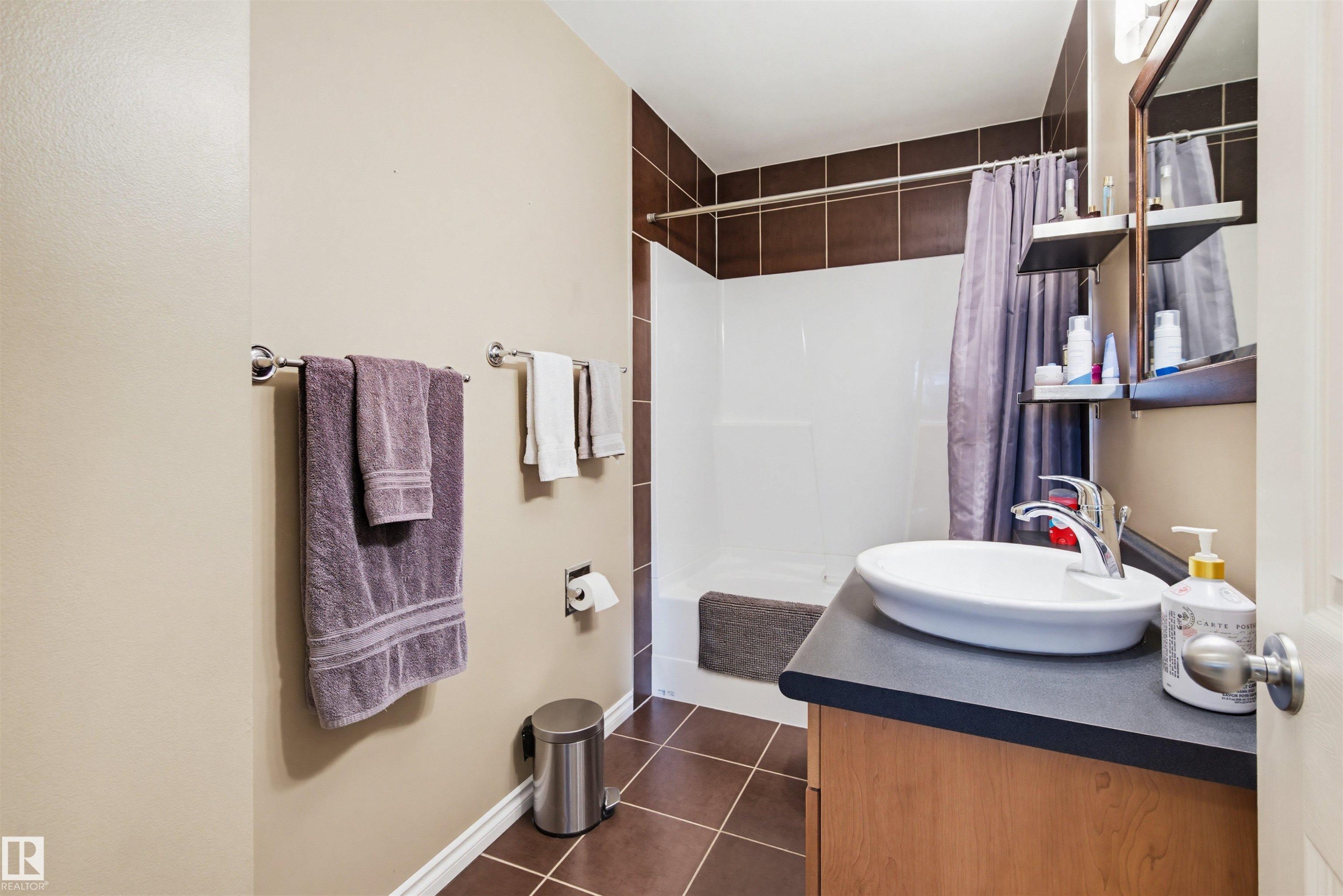 3426 120 Avenue, Edmonton, AB - Indoor Photo Showing Bathroom
