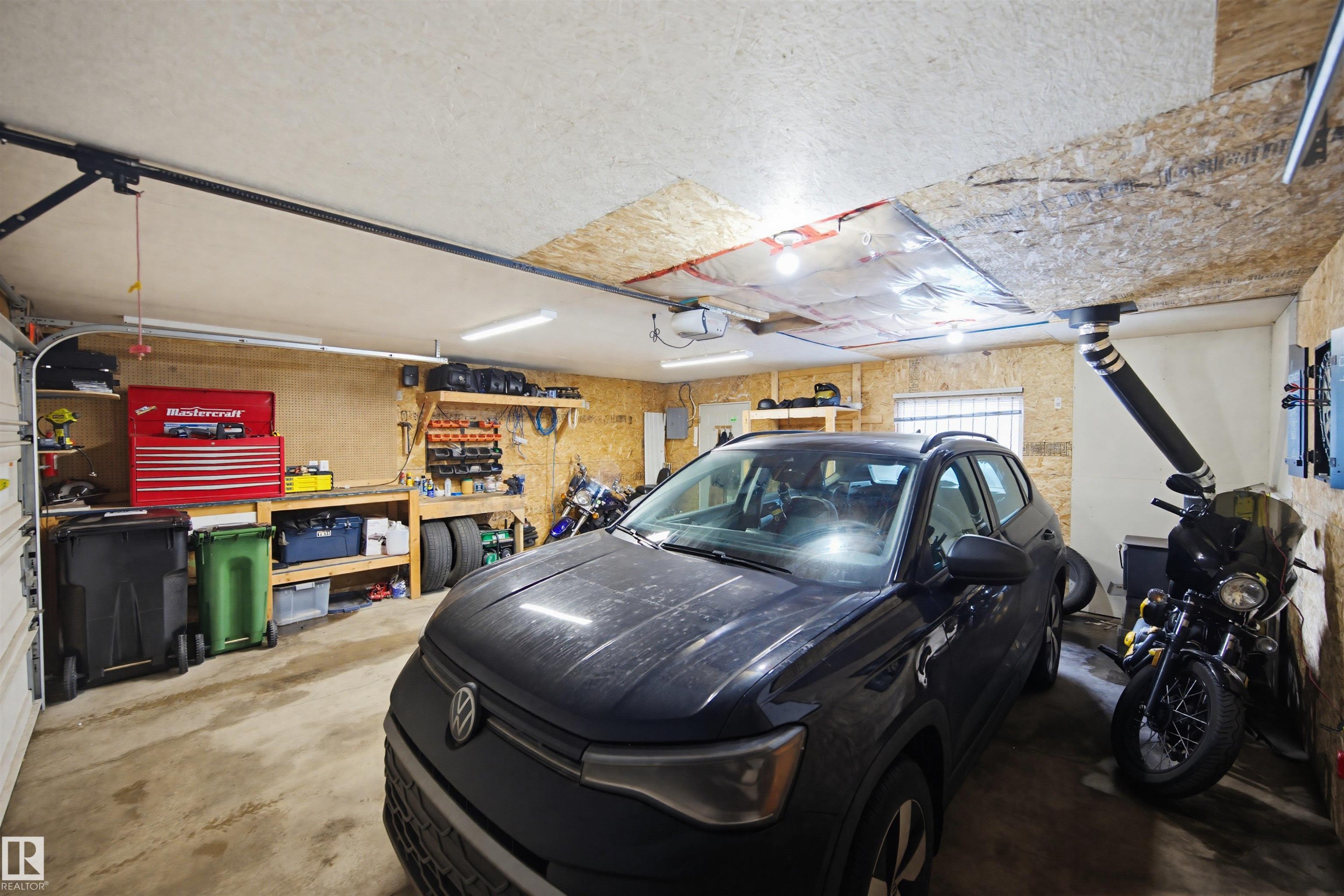 3426 120 Avenue, Edmonton, AB - Indoor Photo Showing Garage