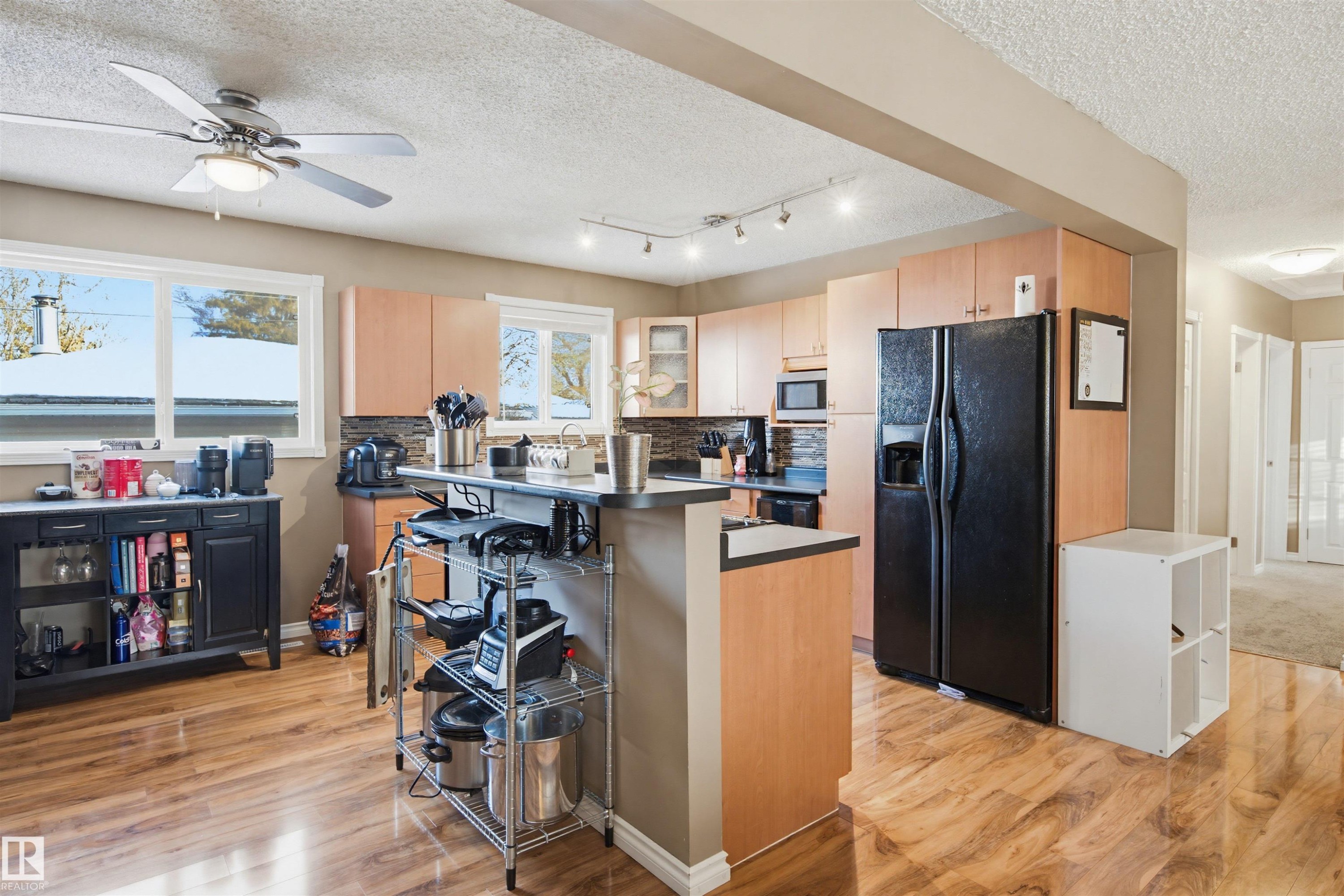 3426 120 Avenue, Edmonton, AB - Indoor Photo Showing Kitchen