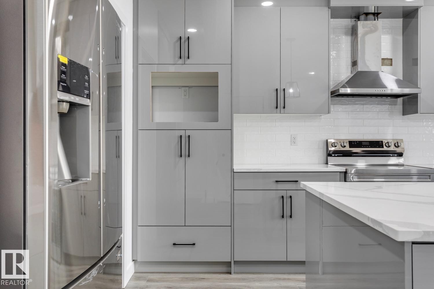 35 Caledon Crescent, Spruce Grove, AB - Indoor Photo Showing Kitchen With Upgraded Kitchen