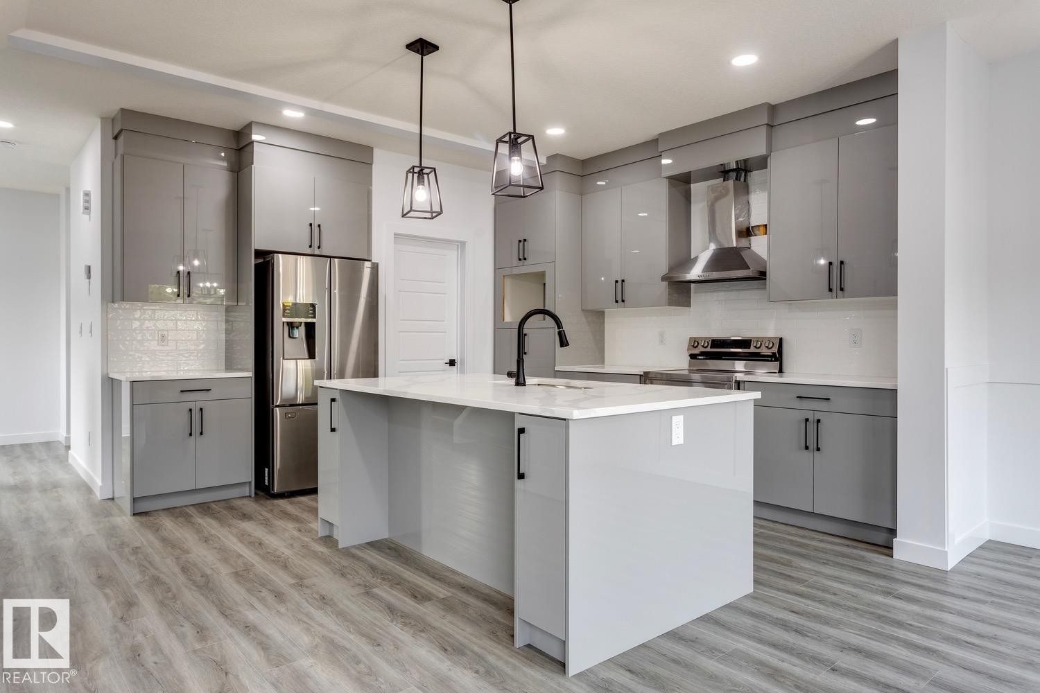 35 Caledon Crescent, Spruce Grove, AB - Indoor Photo Showing Kitchen With Stainless Steel Kitchen With Upgraded Kitchen