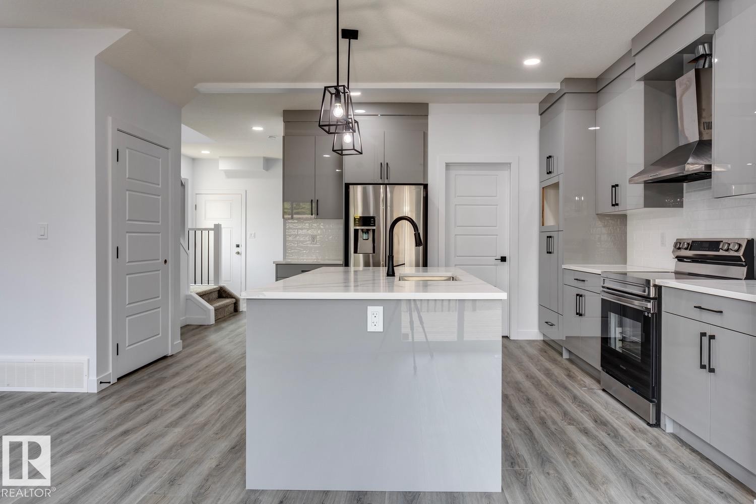 35 Caledon Crescent, Spruce Grove, AB - Indoor Photo Showing Kitchen With Upgraded Kitchen