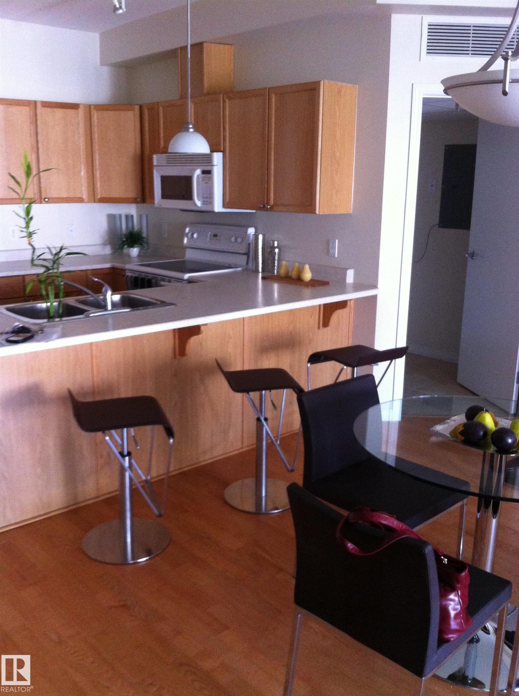 303 4304 139 Avenue, Edmonton, AB - Indoor Photo Showing Kitchen With Double Sink