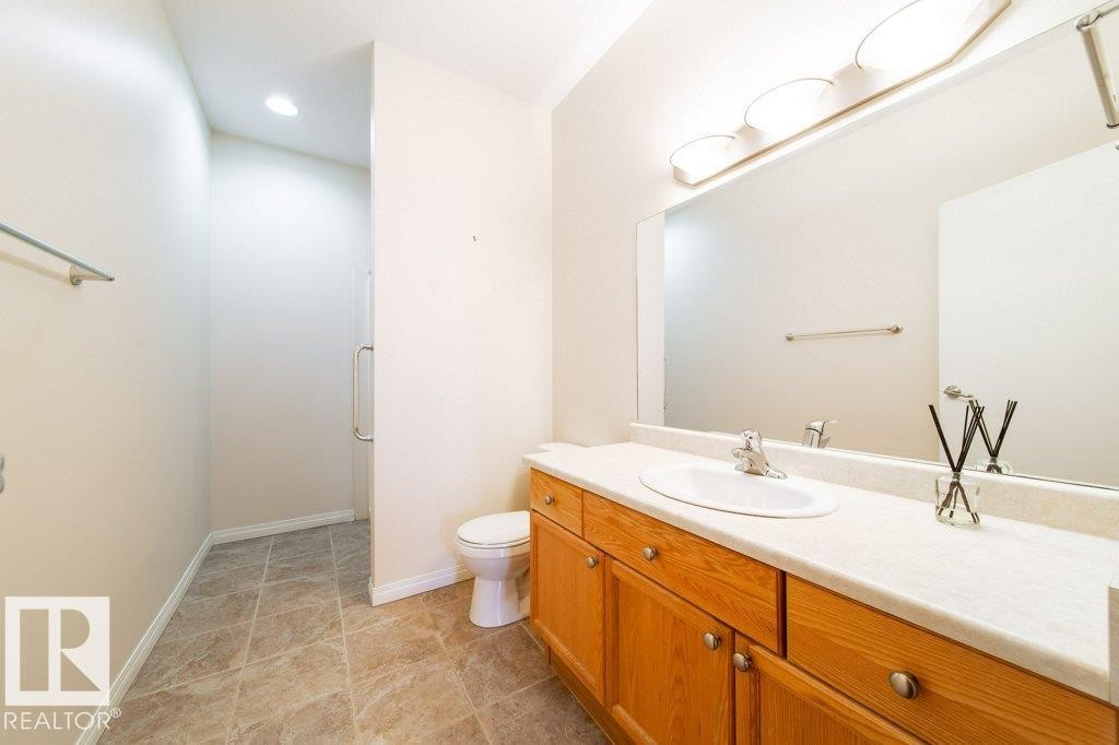 303 4304 139 Avenue, Edmonton, AB - Indoor Photo Showing Bathroom