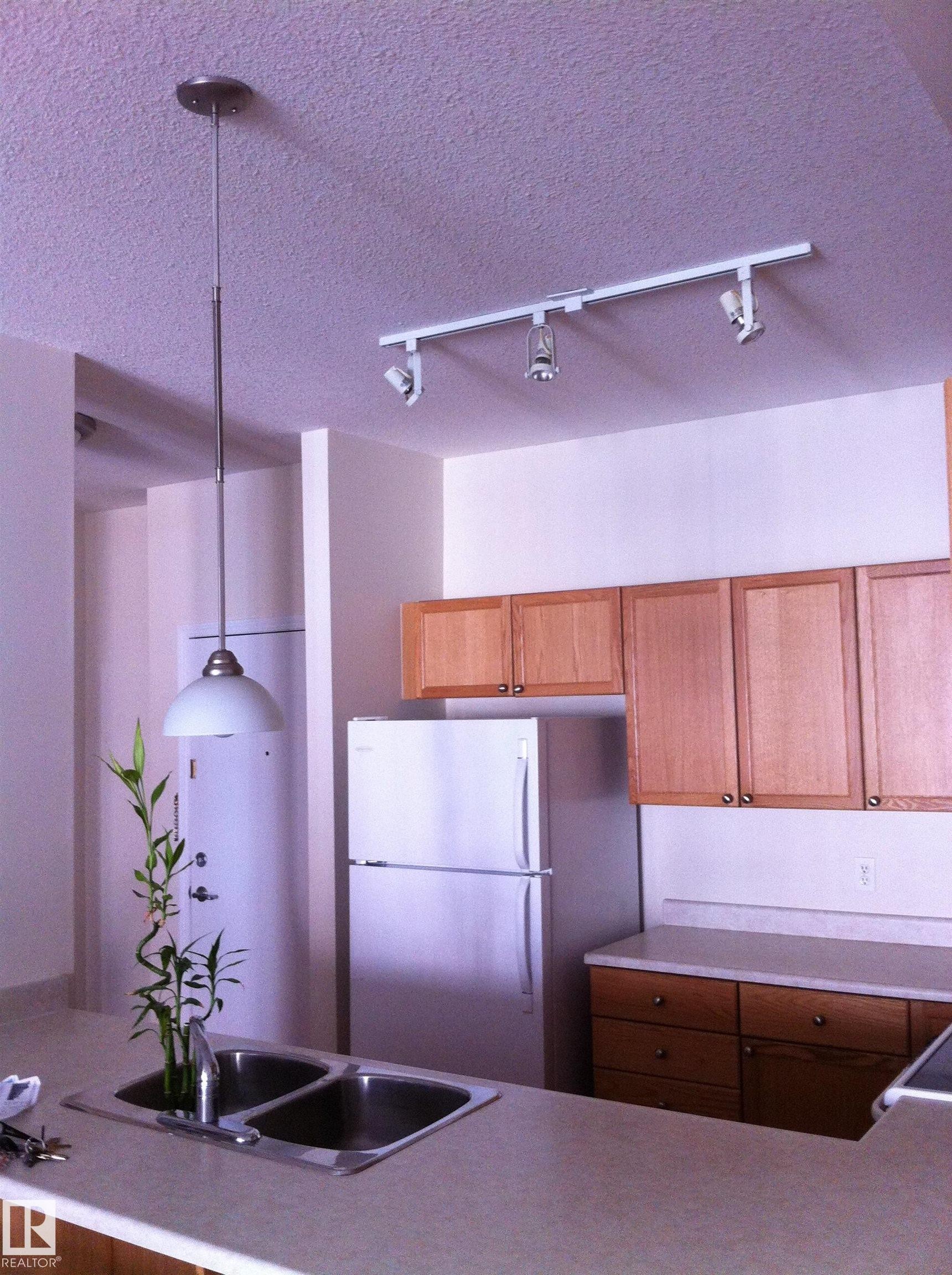 303 4304 139 Avenue, Edmonton, AB - Indoor Photo Showing Kitchen With Double Sink