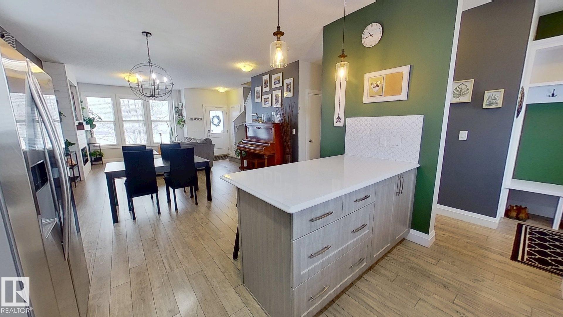 321 Pioneer Road, Spruce Grove, AB - Indoor