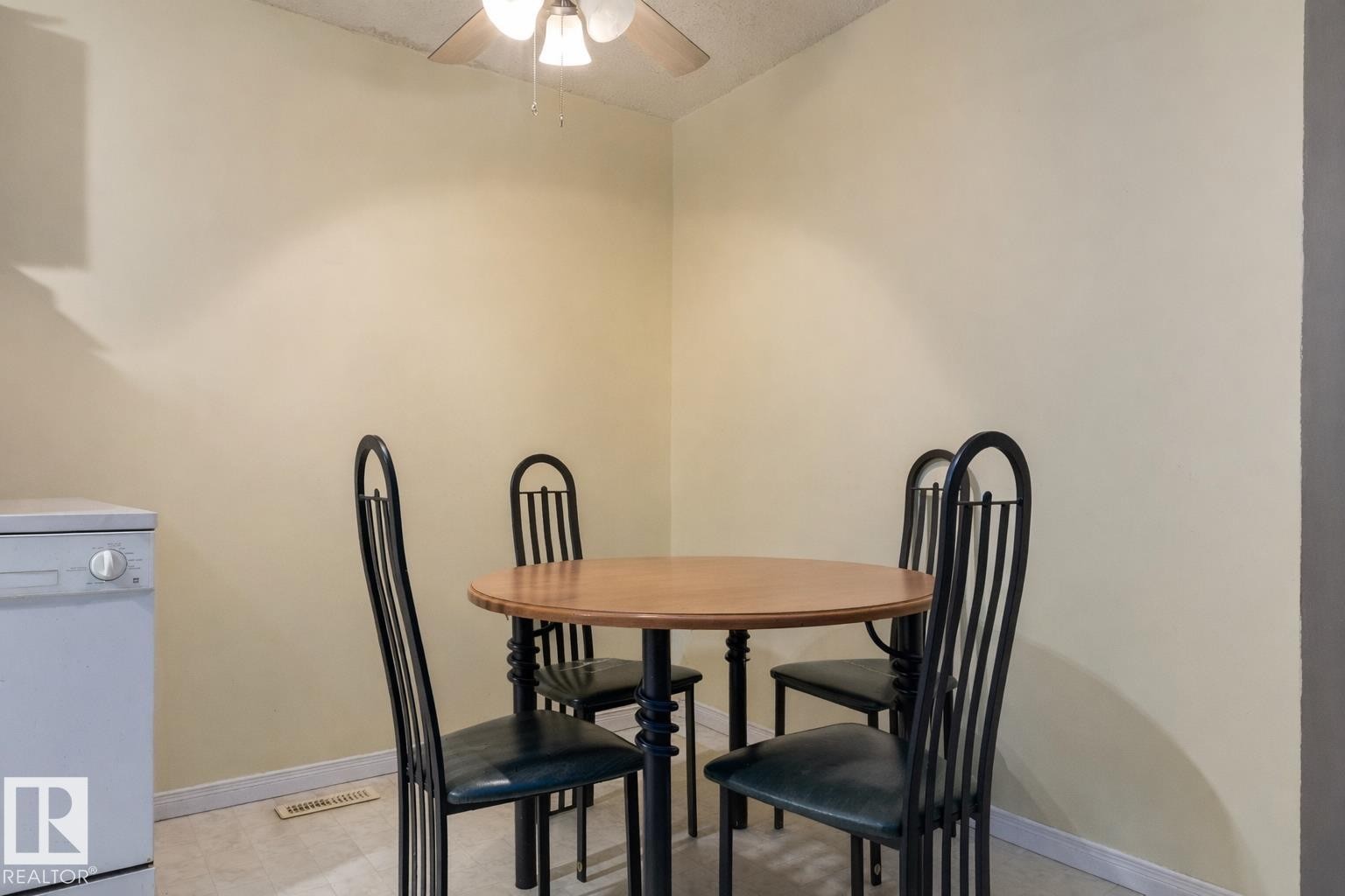 224 Callingwood Two Two, Edmonton, AB - Indoor Photo Showing Dining Room