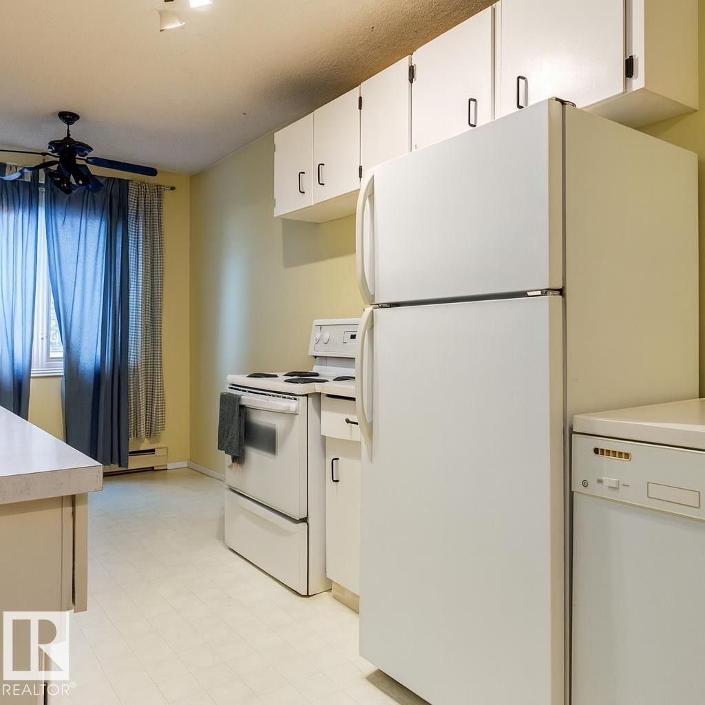 224 Callingwood Two Two, Edmonton, AB - Indoor Photo Showing Kitchen