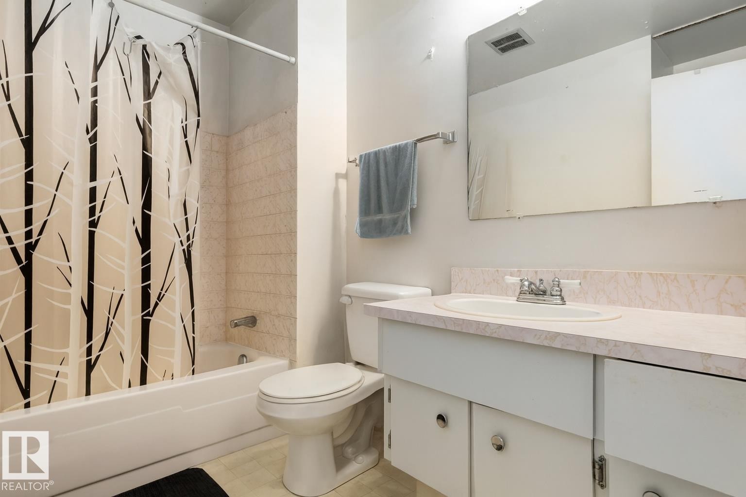 224 Callingwood Two Two, Edmonton, AB - Indoor Photo Showing Bathroom