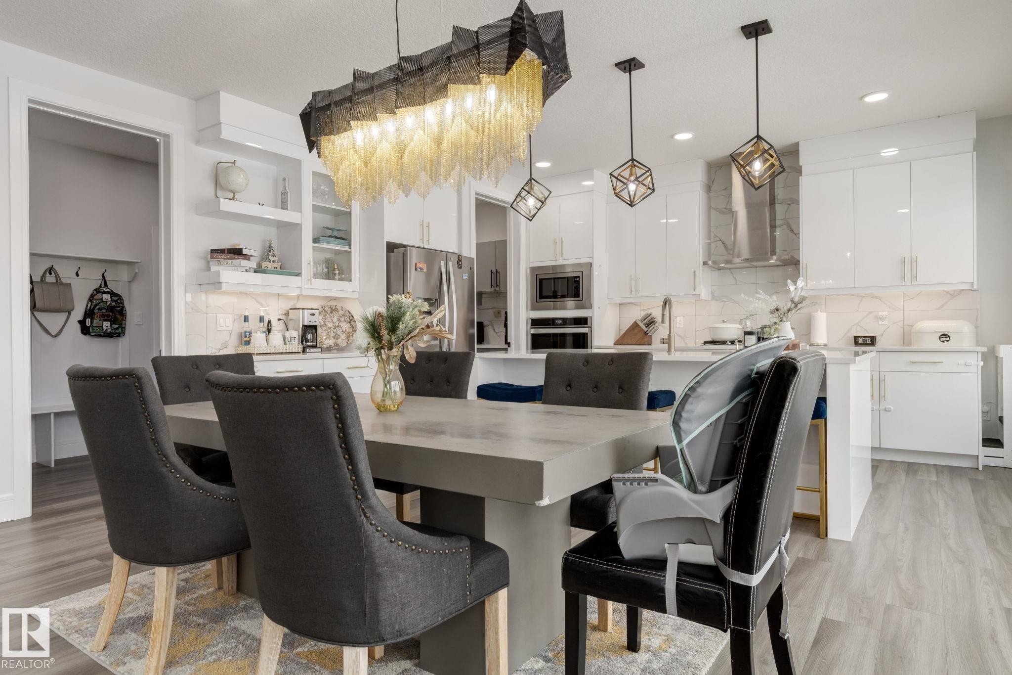 6456 King Wynd, Edmonton, AB - Indoor Photo Showing Dining Room