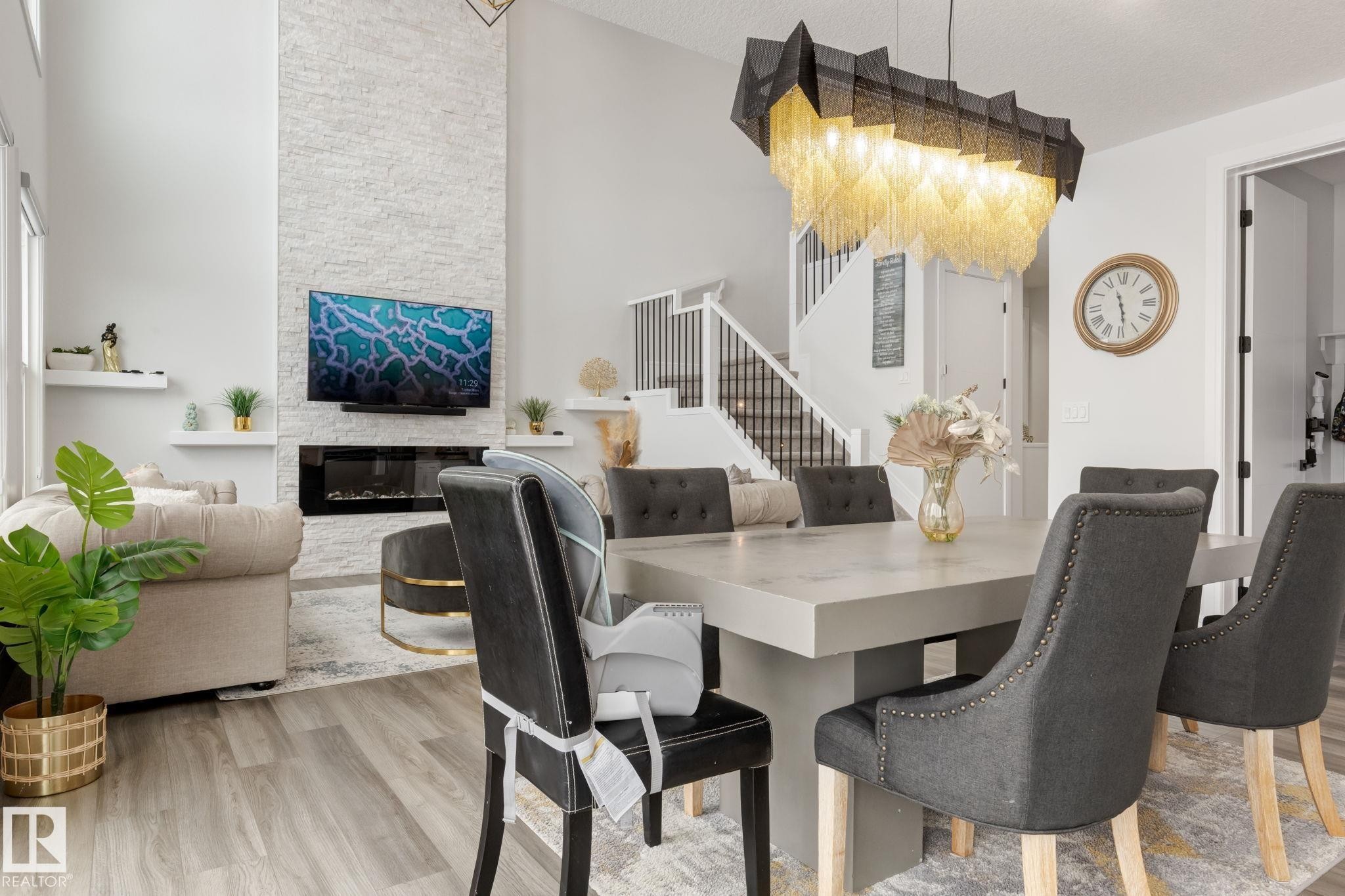 6456 King Wynd, Edmonton, AB - Indoor Photo Showing Dining Room