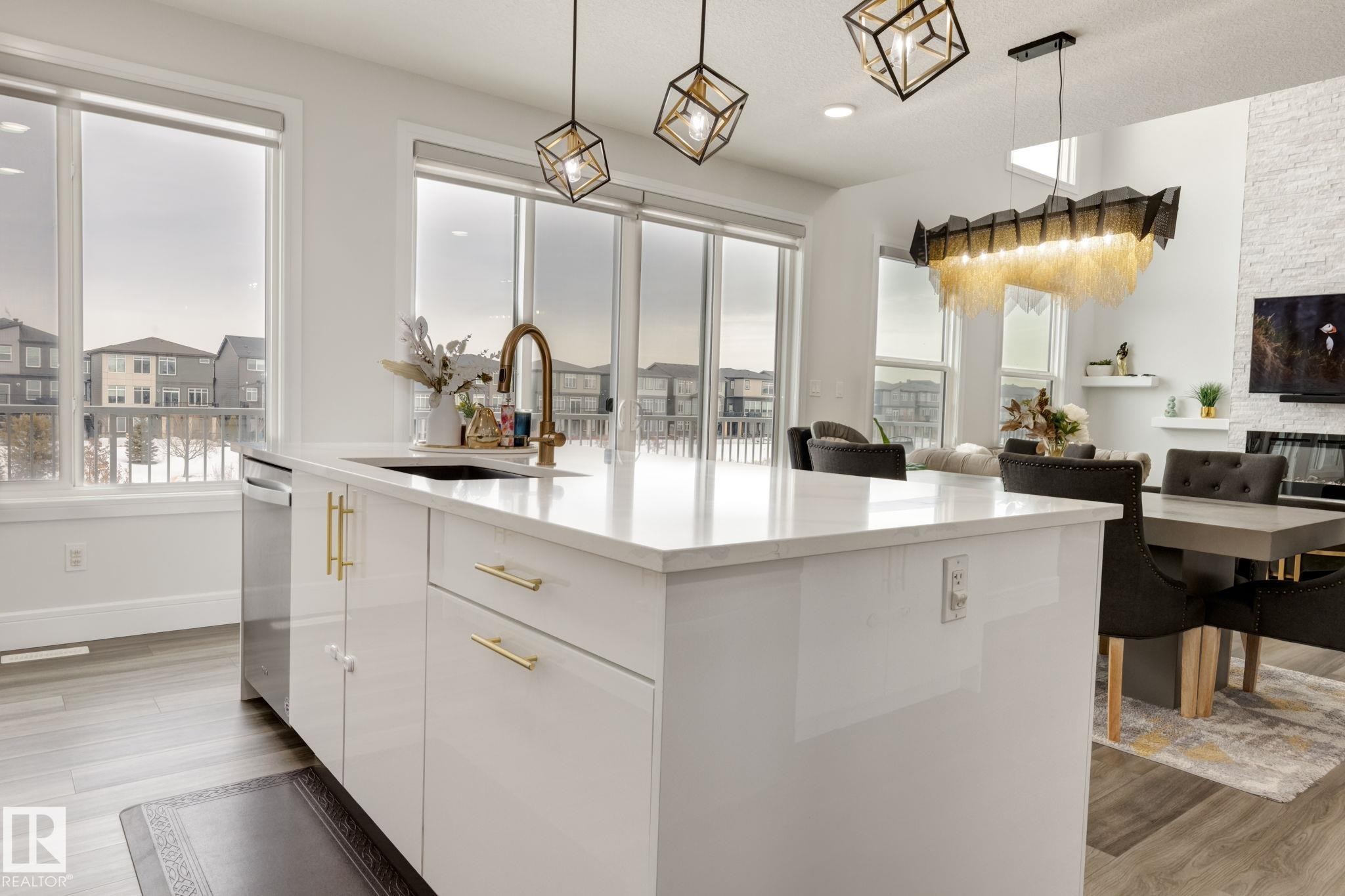 6456 King Wynd, Edmonton, AB - Indoor Photo Showing Kitchen With Upgraded Kitchen