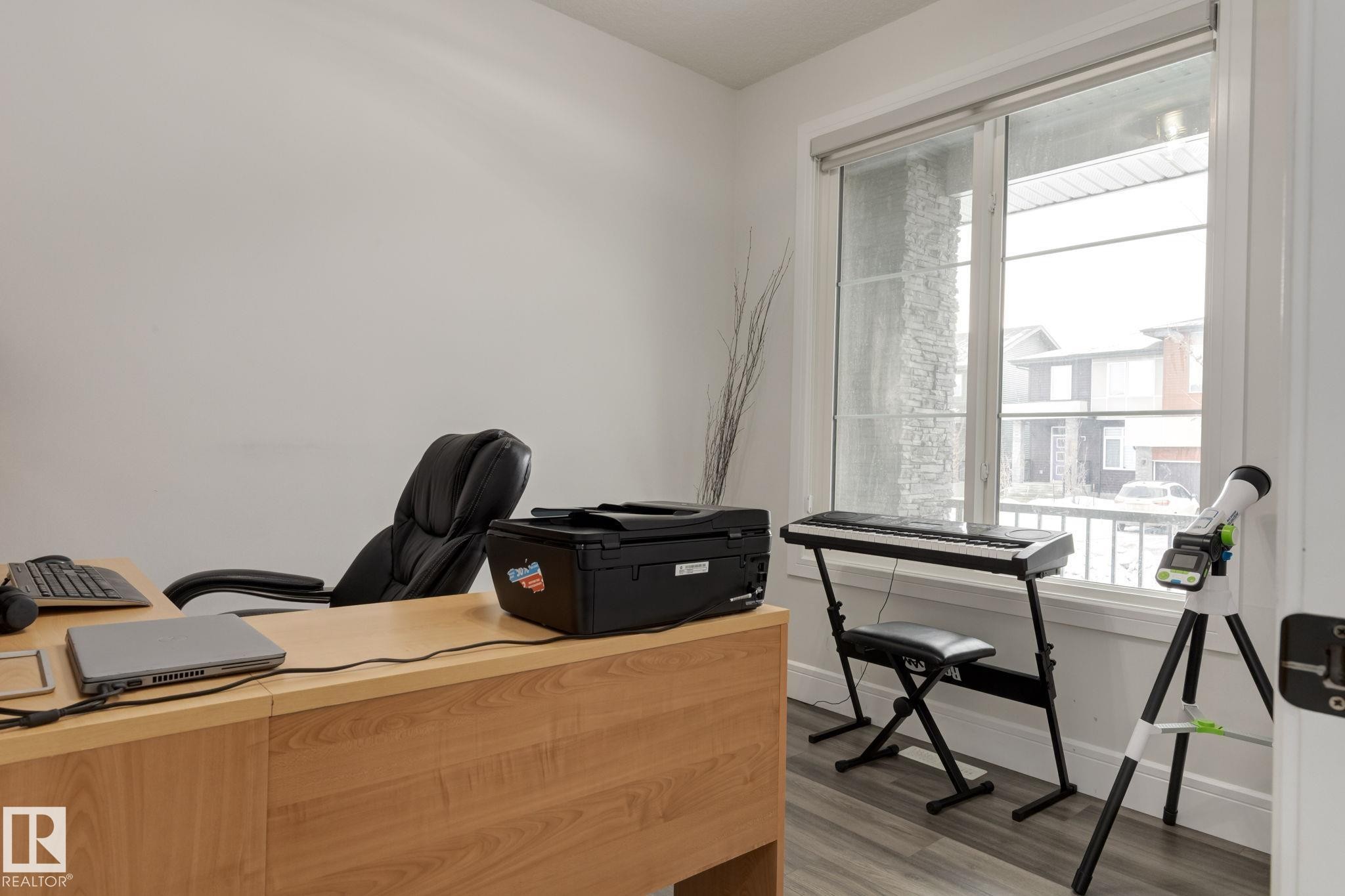 6456 King Wynd, Edmonton, AB - Indoor Photo Showing Office