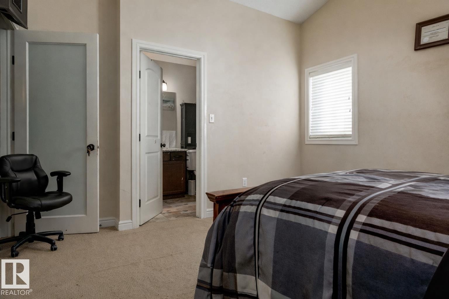 3039 14 Avenue, Edmonton, AB - Indoor Photo Showing Bedroom