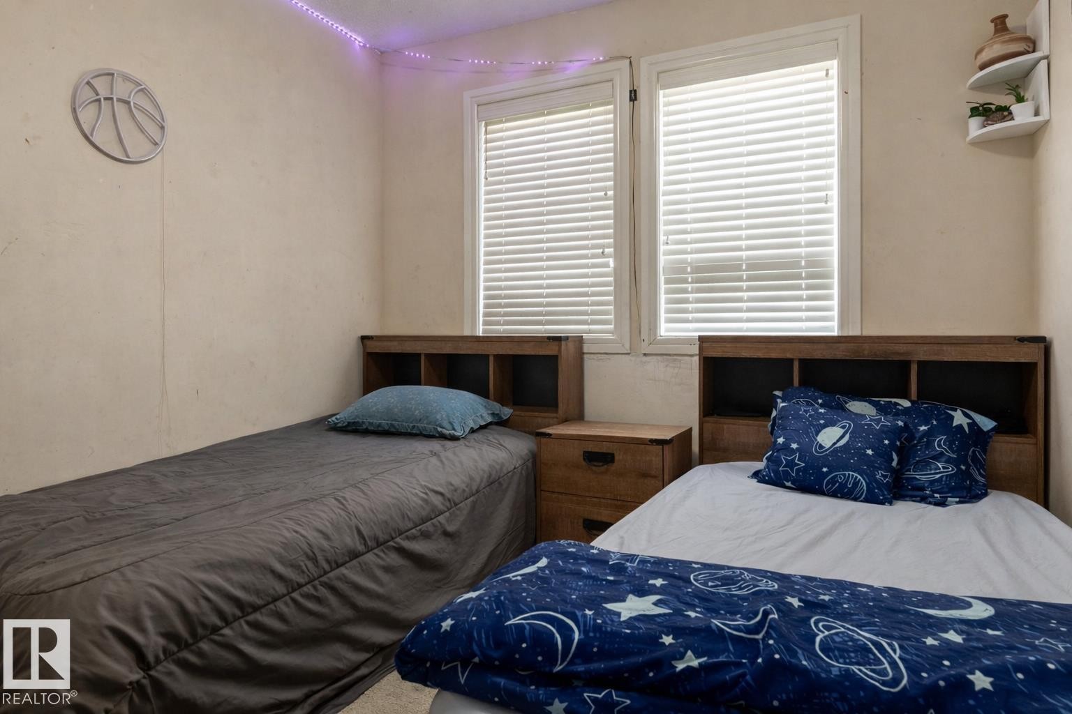 3039 14 Avenue, Edmonton, AB - Indoor Photo Showing Bedroom
