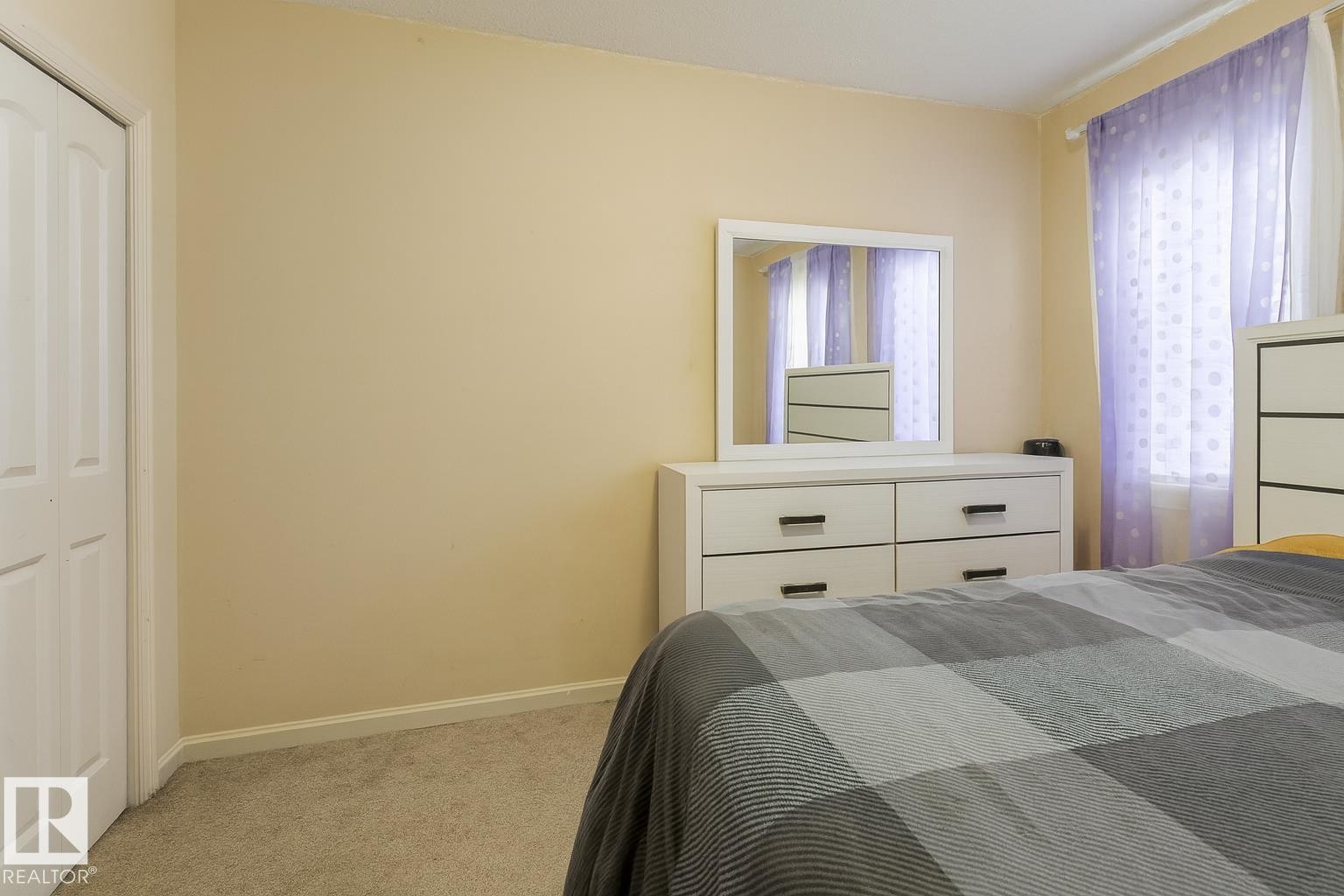 3039 14 Avenue, Edmonton, AB - Indoor Photo Showing Bedroom
