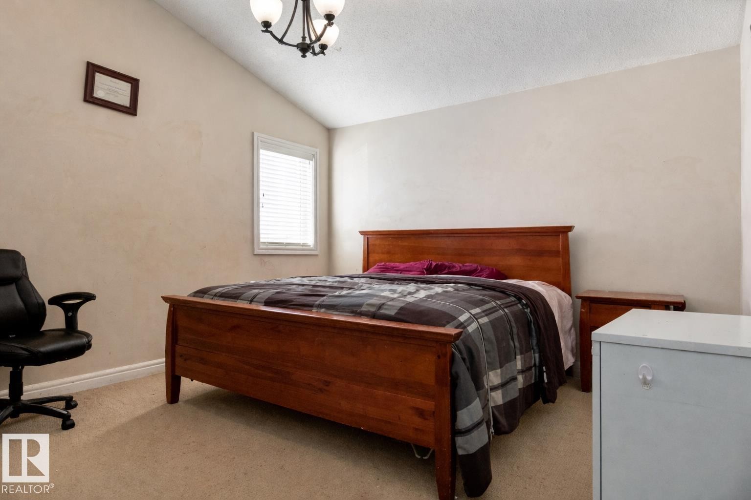 3039 14 Avenue, Edmonton, AB - Indoor Photo Showing Bedroom