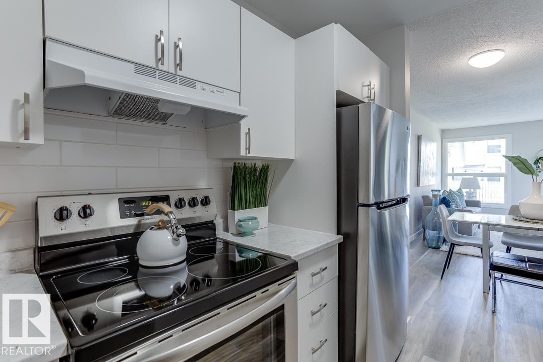 7032 Mill Woods Road S, Edmonton, AB - Indoor Photo Showing Kitchen With Stainless Steel Kitchen