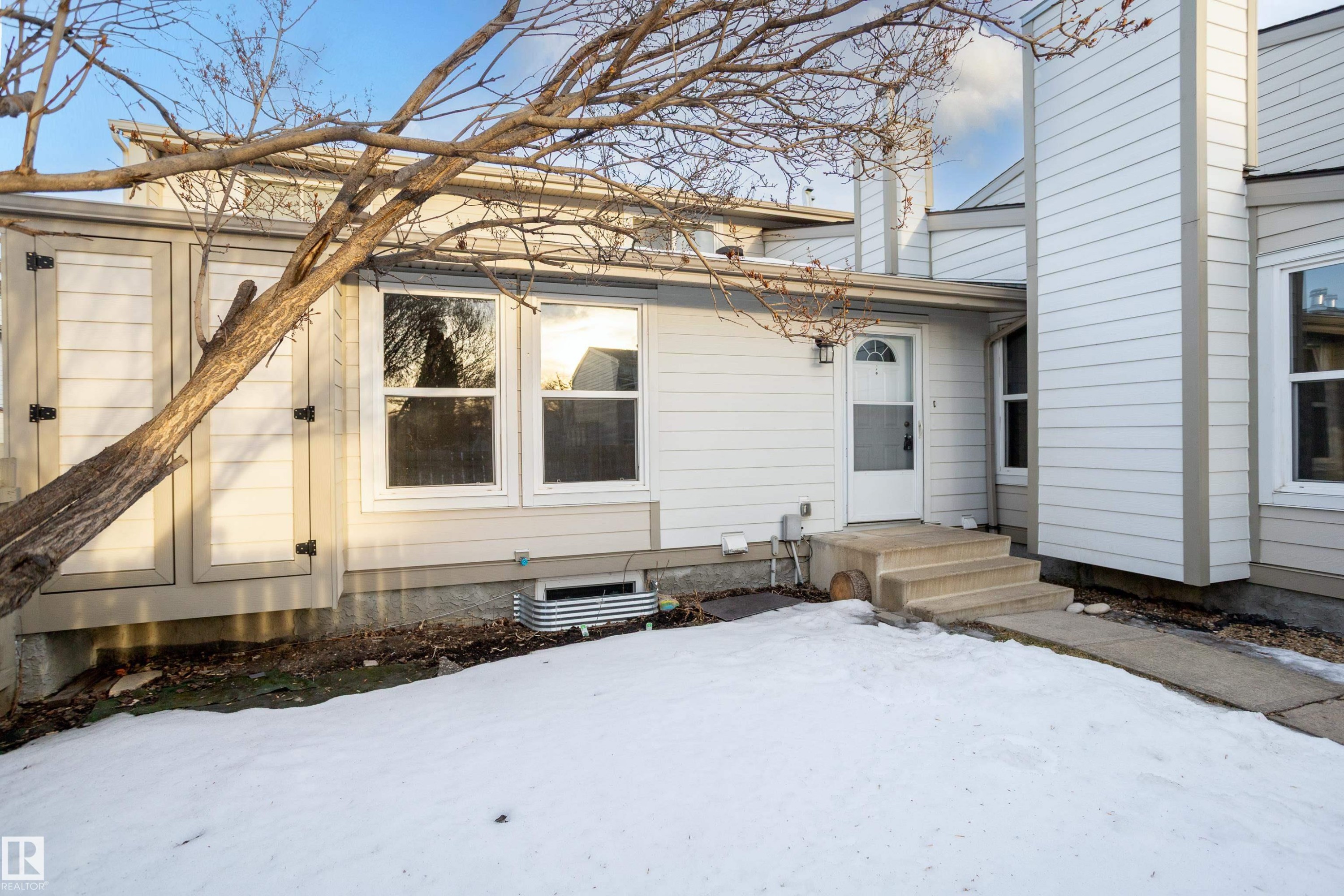 7032 Mill Woods Road S, Edmonton, AB - Outdoor