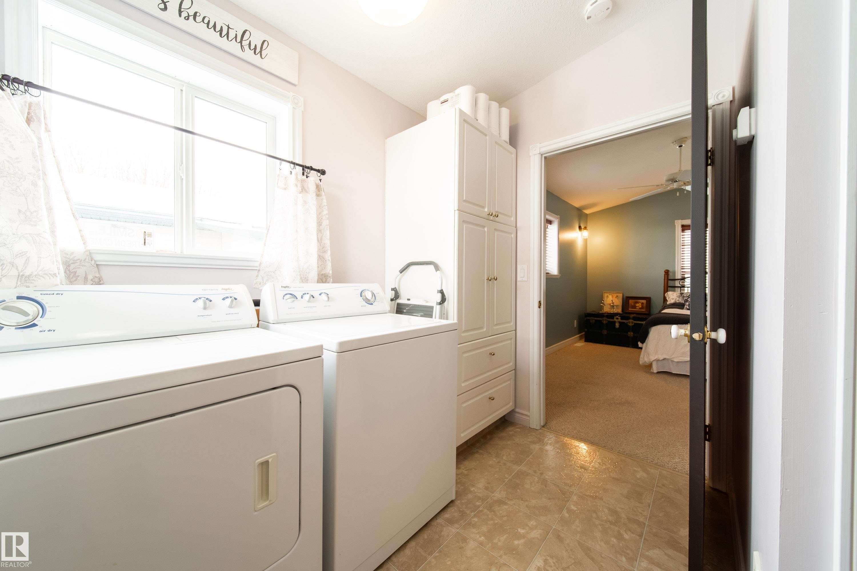 5319 51 Avenue, Rural Lac Ste. Anne County, AB - Indoor Photo Showing Laundry Room