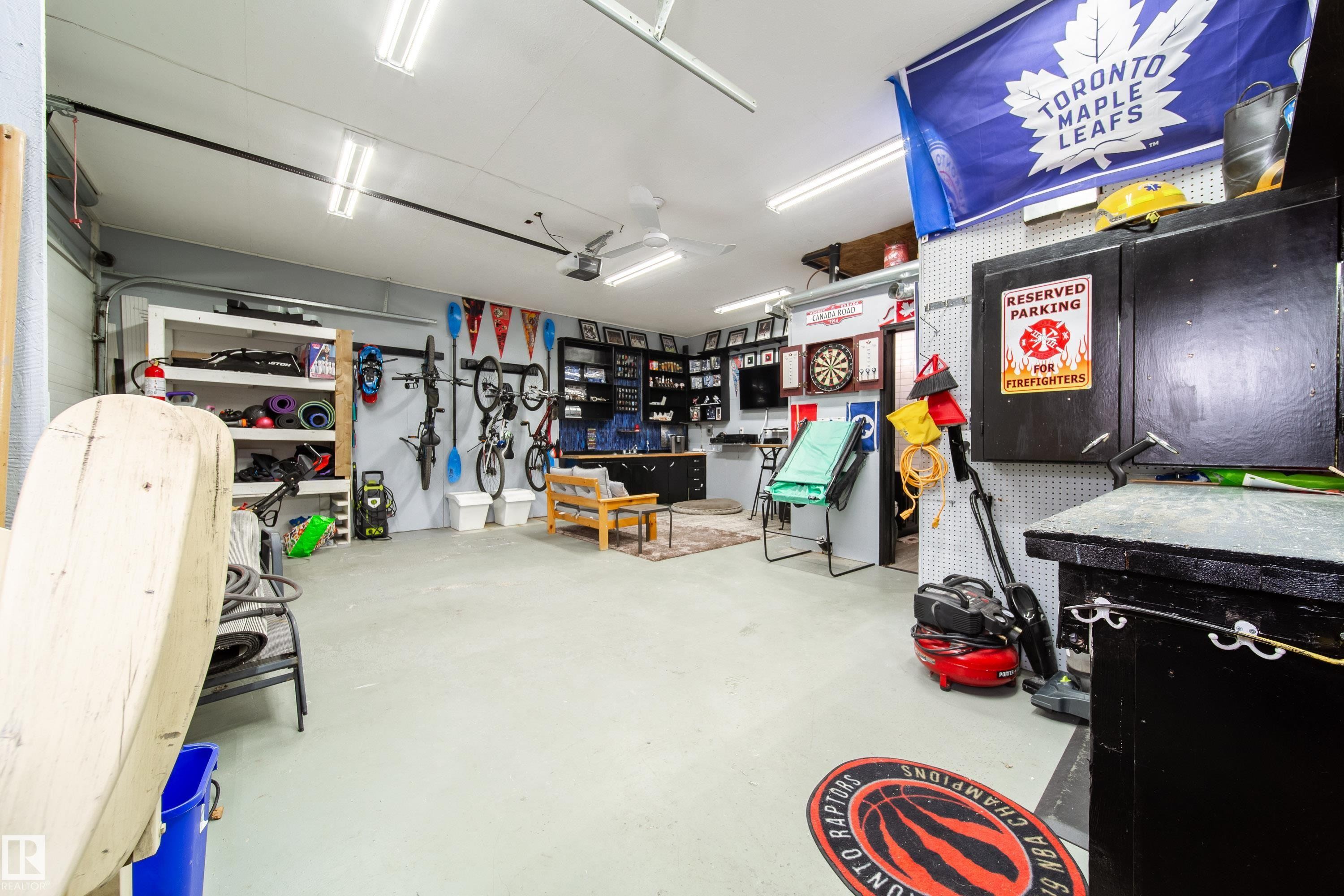 5319 51 Avenue, Rural Lac Ste. Anne County, AB - Indoor Photo Showing Garage