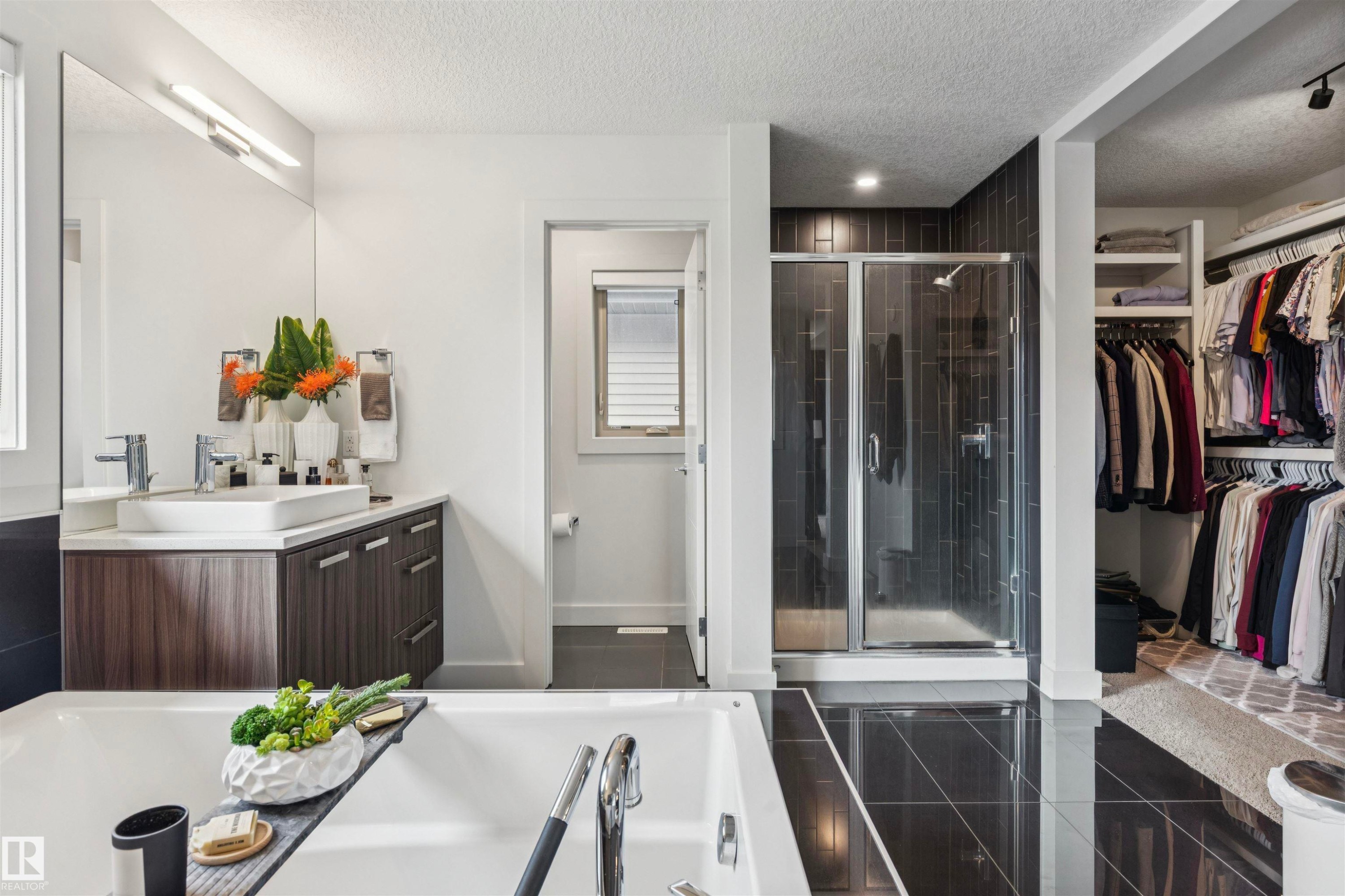 3112 Allan Landing Landing, Edmonton, AB - Indoor Photo Showing Bathroom