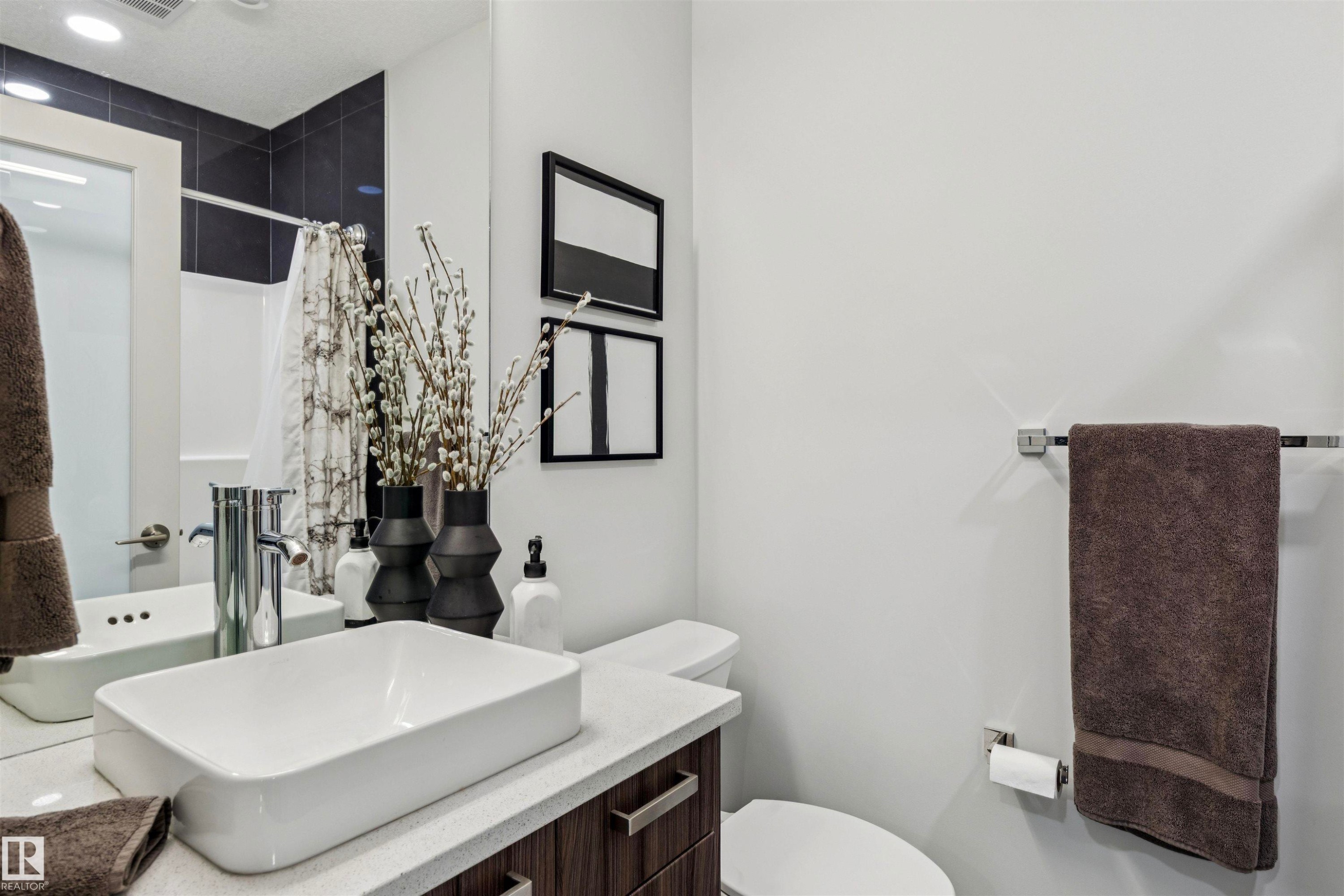 3112 Allan Landing Landing, Edmonton, AB - Indoor Photo Showing Bathroom