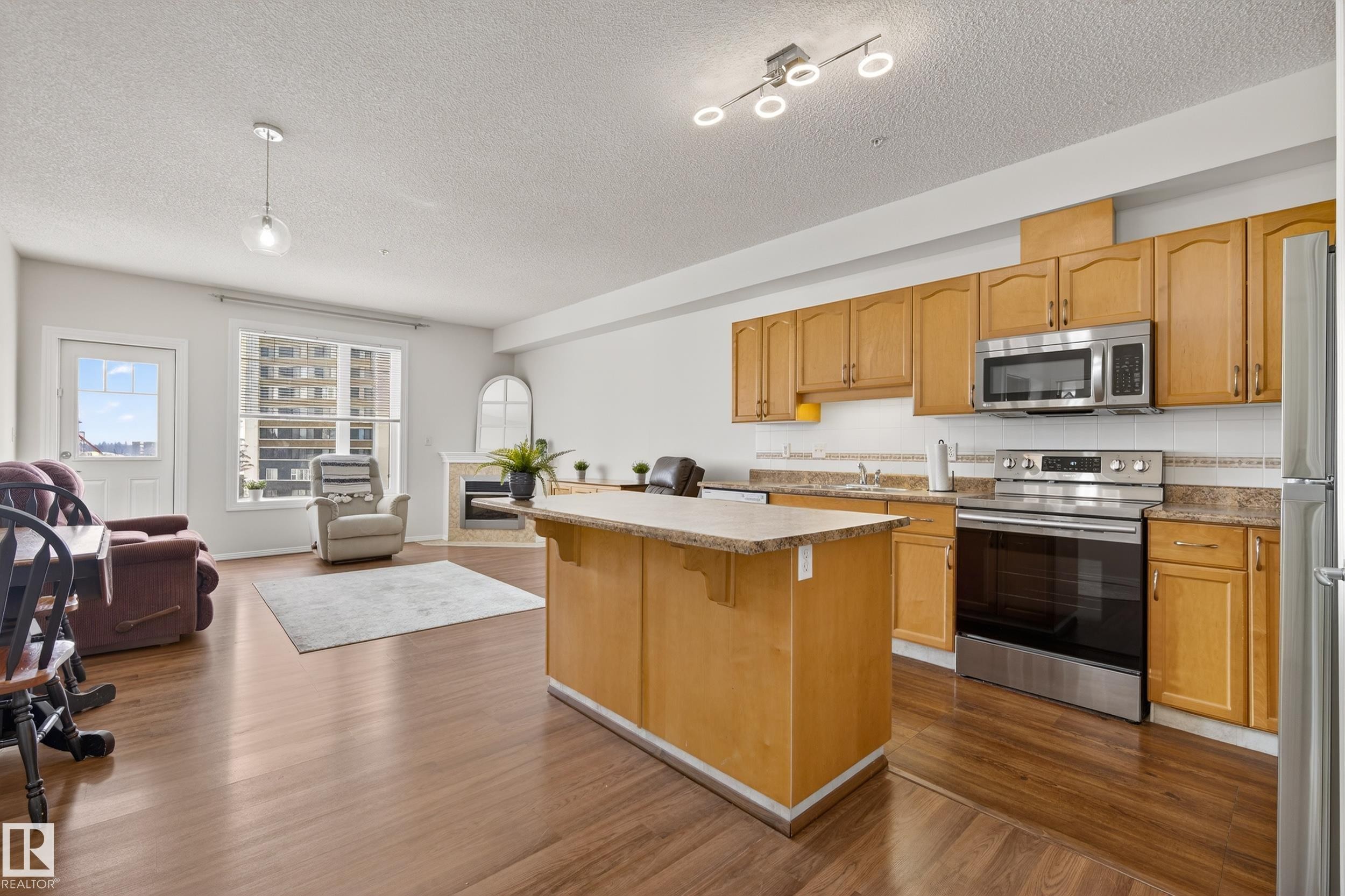 415 12111 51 Avenue, Edmonton, AB - Indoor Photo Showing Kitchen