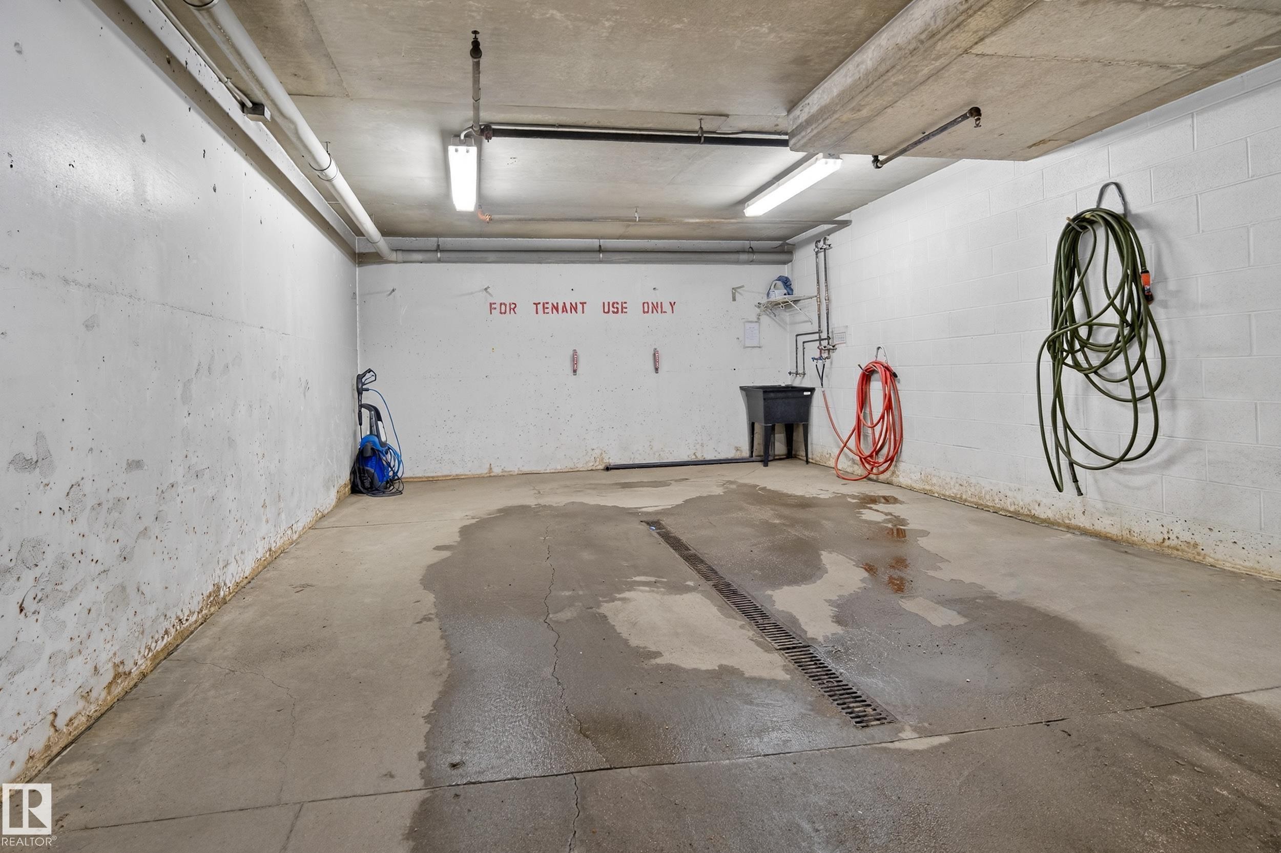 415 12111 51 Avenue, Edmonton, AB - Indoor Photo Showing Garage