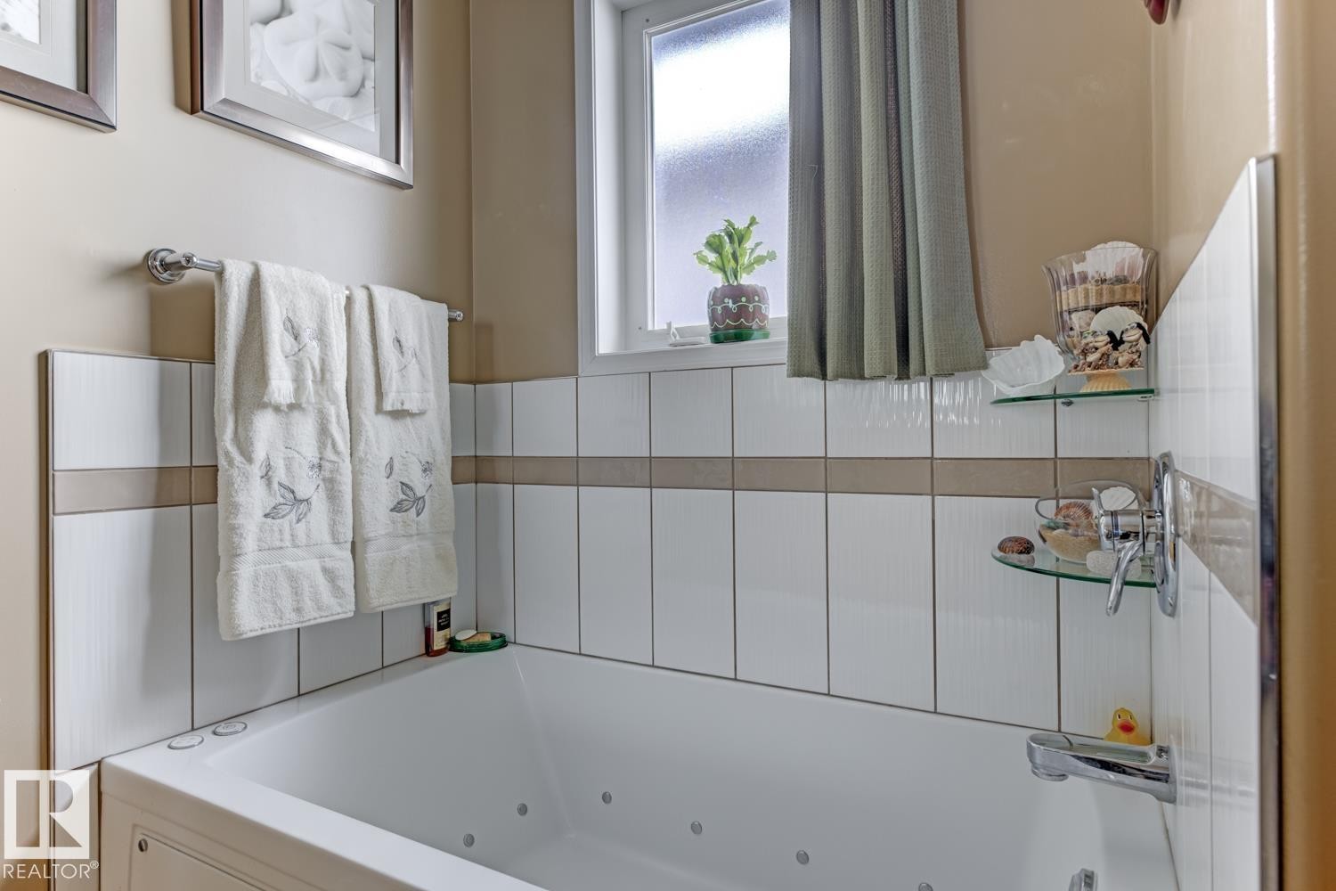 Bathroom with a whirlpool tub - 20148 46 Avenue, Edmonton, AB - Indoor Photo Showing Bathroom