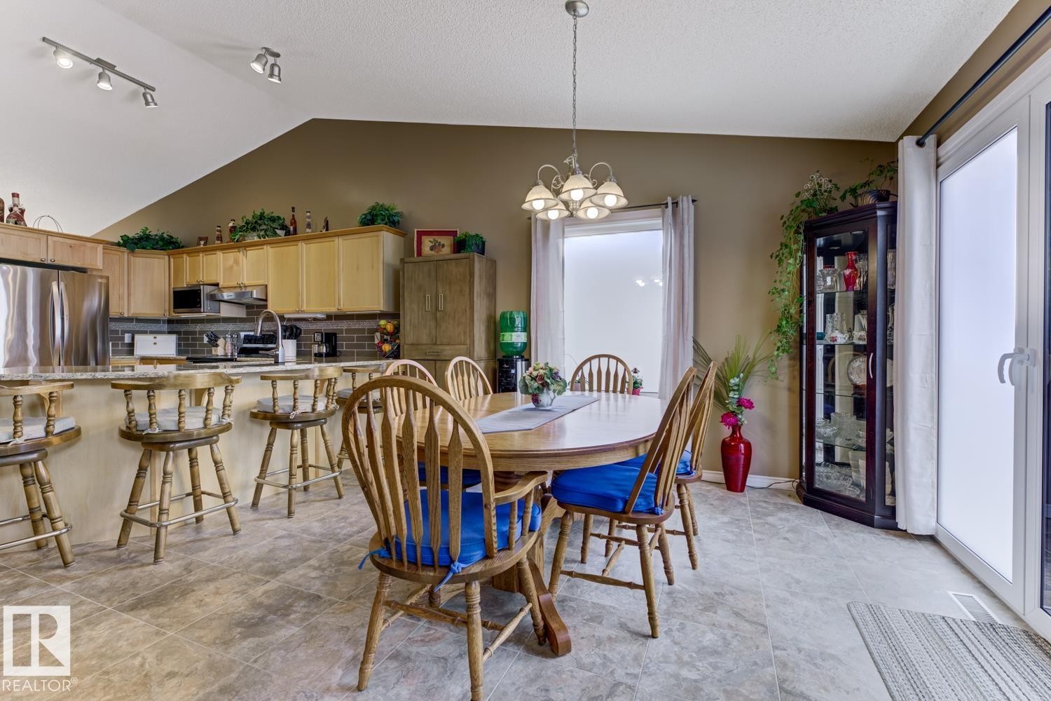 Dining room featuring suspended lighting and vaulted ceiling - 20148 46 Avenue, Edmonton, AB - Indoor Photo Showing Dining Room