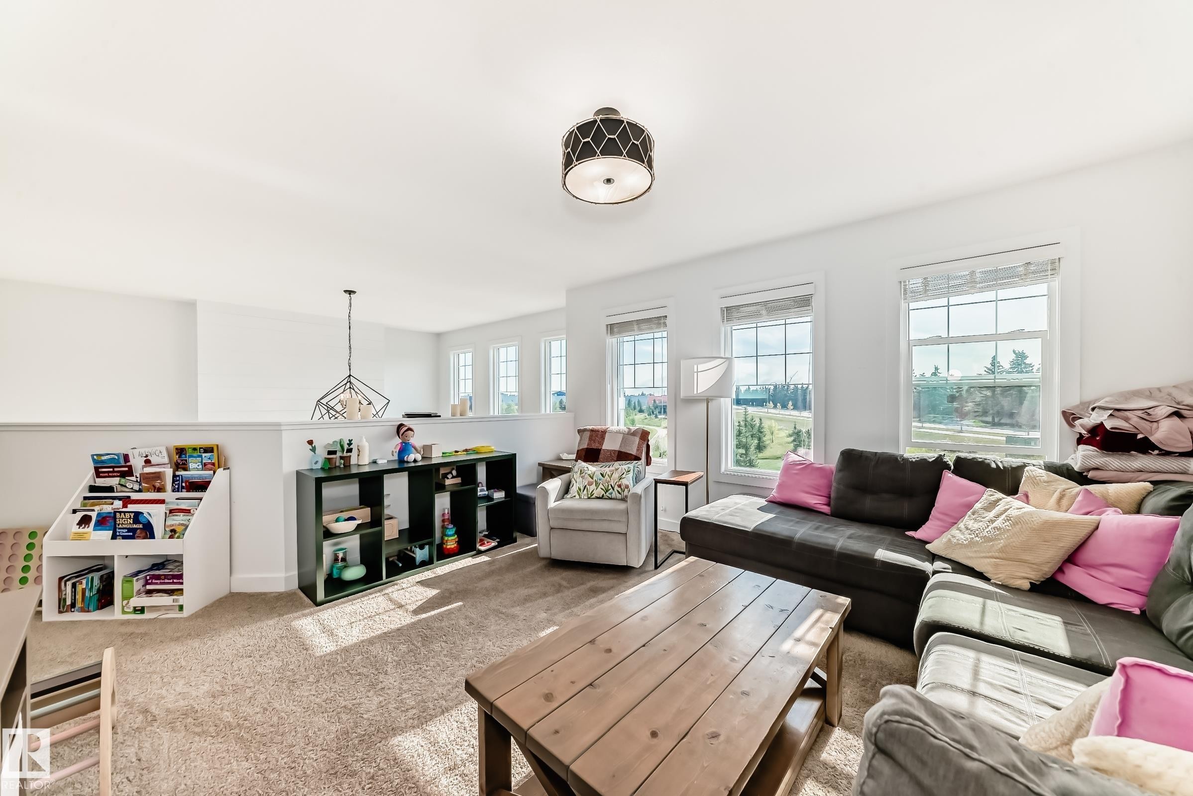 71 Jamison Crescent, St. Albert, AB - Indoor Photo Showing Living Room