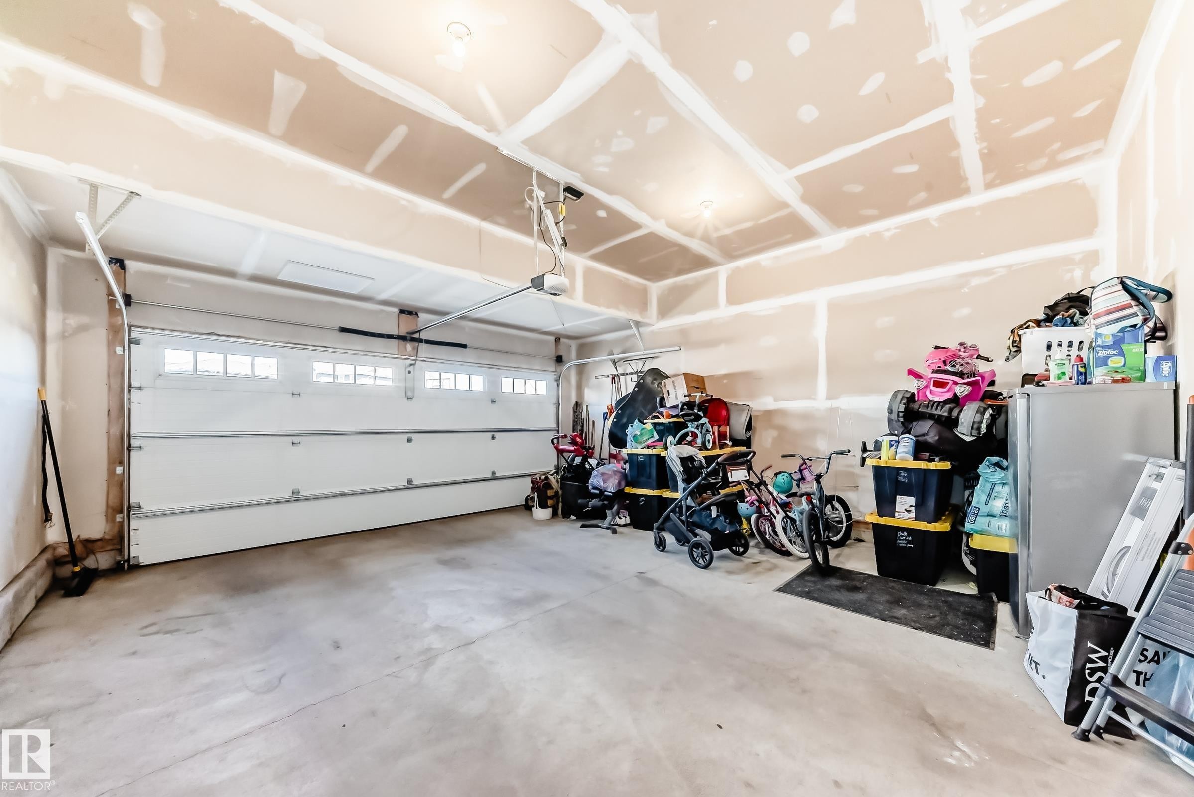 71 Jamison Crescent, St. Albert, AB - Indoor Photo Showing Garage