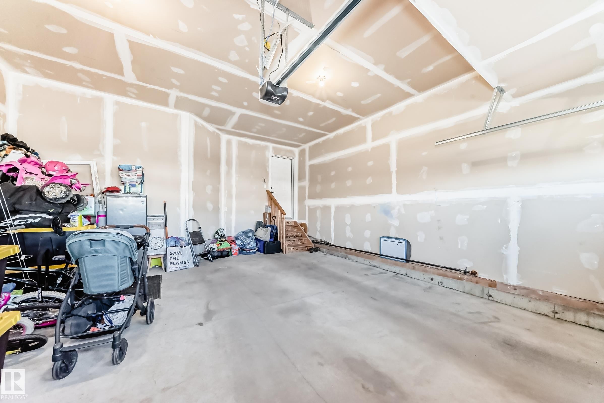 71 Jamison Crescent, St. Albert, AB - Indoor Photo Showing Garage