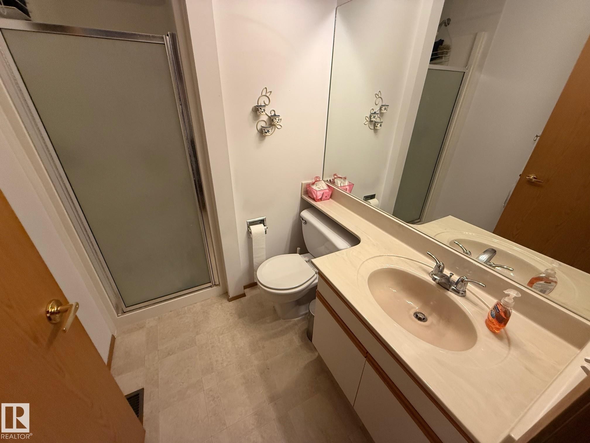 5935 189 Street, Edmonton, AB - Indoor