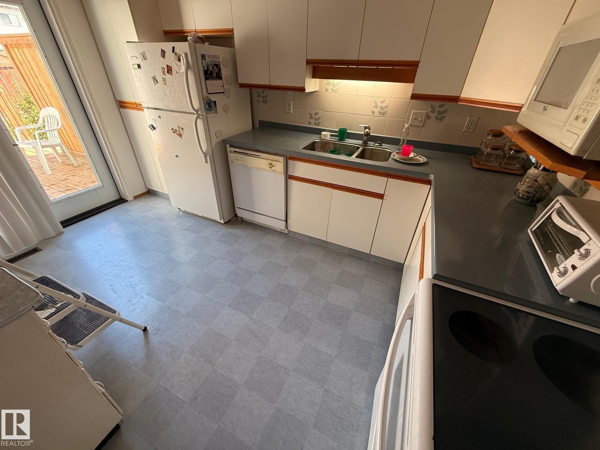 5935 189 Street, Edmonton, AB - Indoor Photo Showing Bedroom