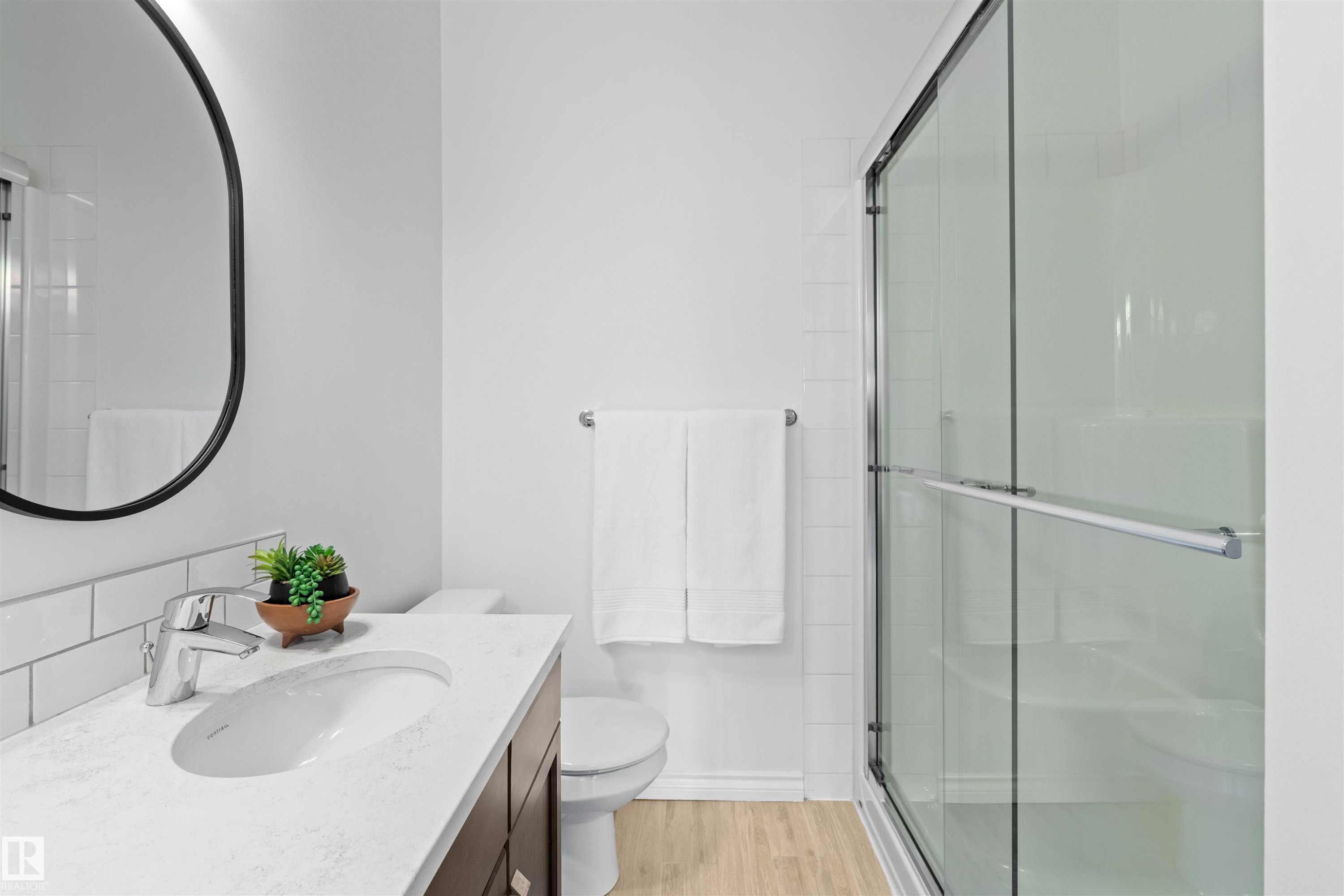 Edmonton, AB - Indoor Photo Showing Bathroom