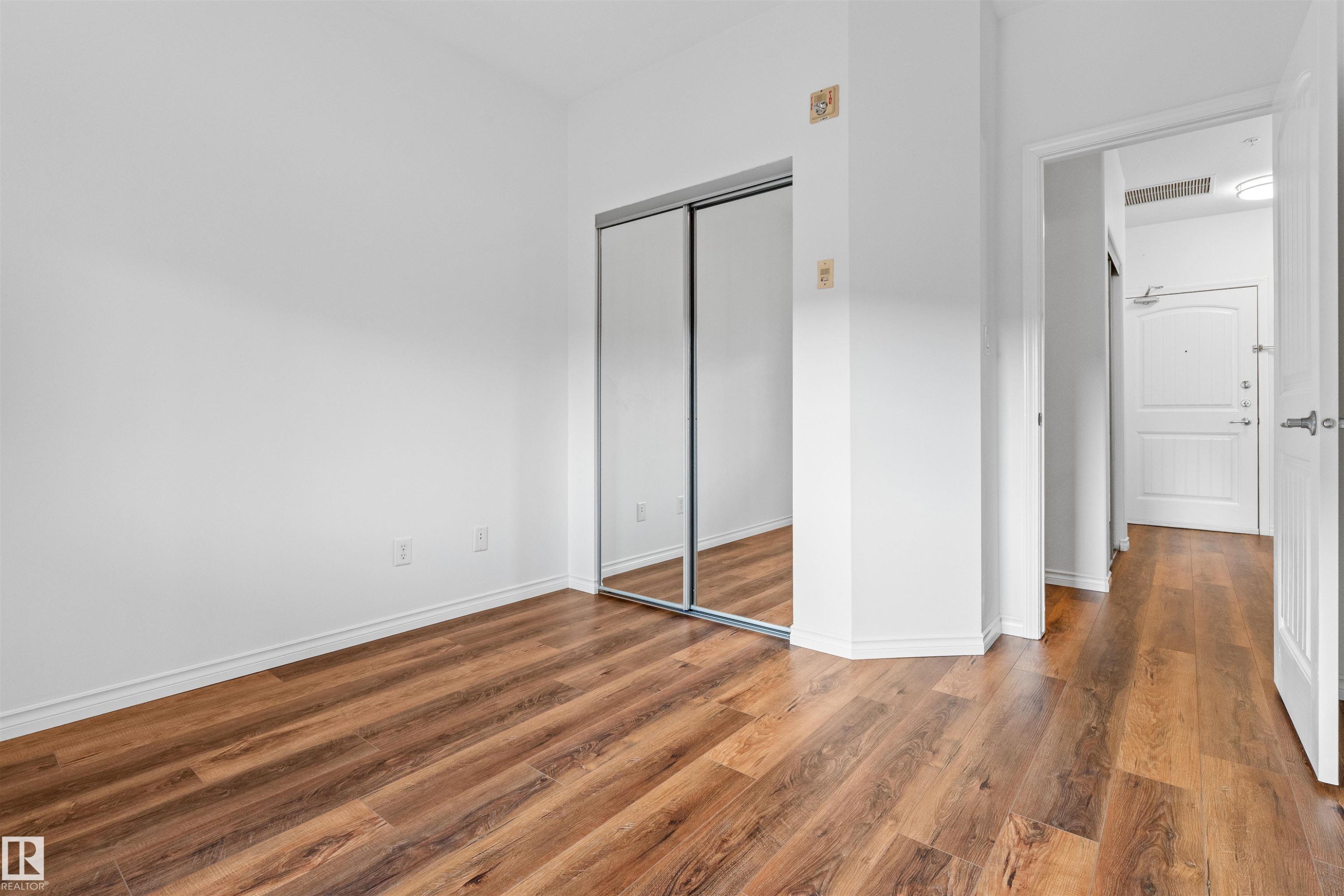 Edmonton, AB - Indoor Photo Showing Other Room