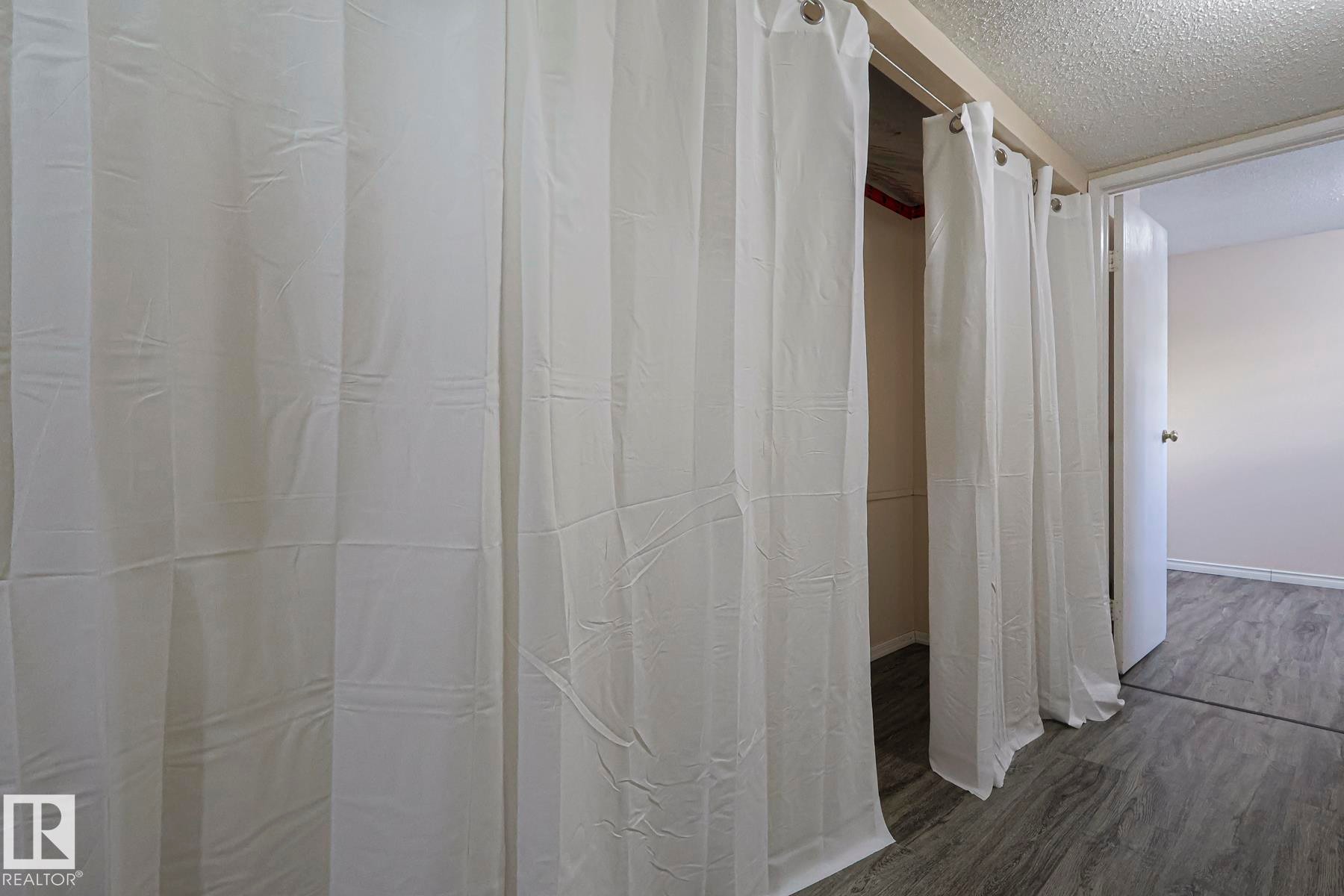 View of closet - 1526 69 Street Nw, Edmonton, AB - Indoor Photo Showing Bathroom
