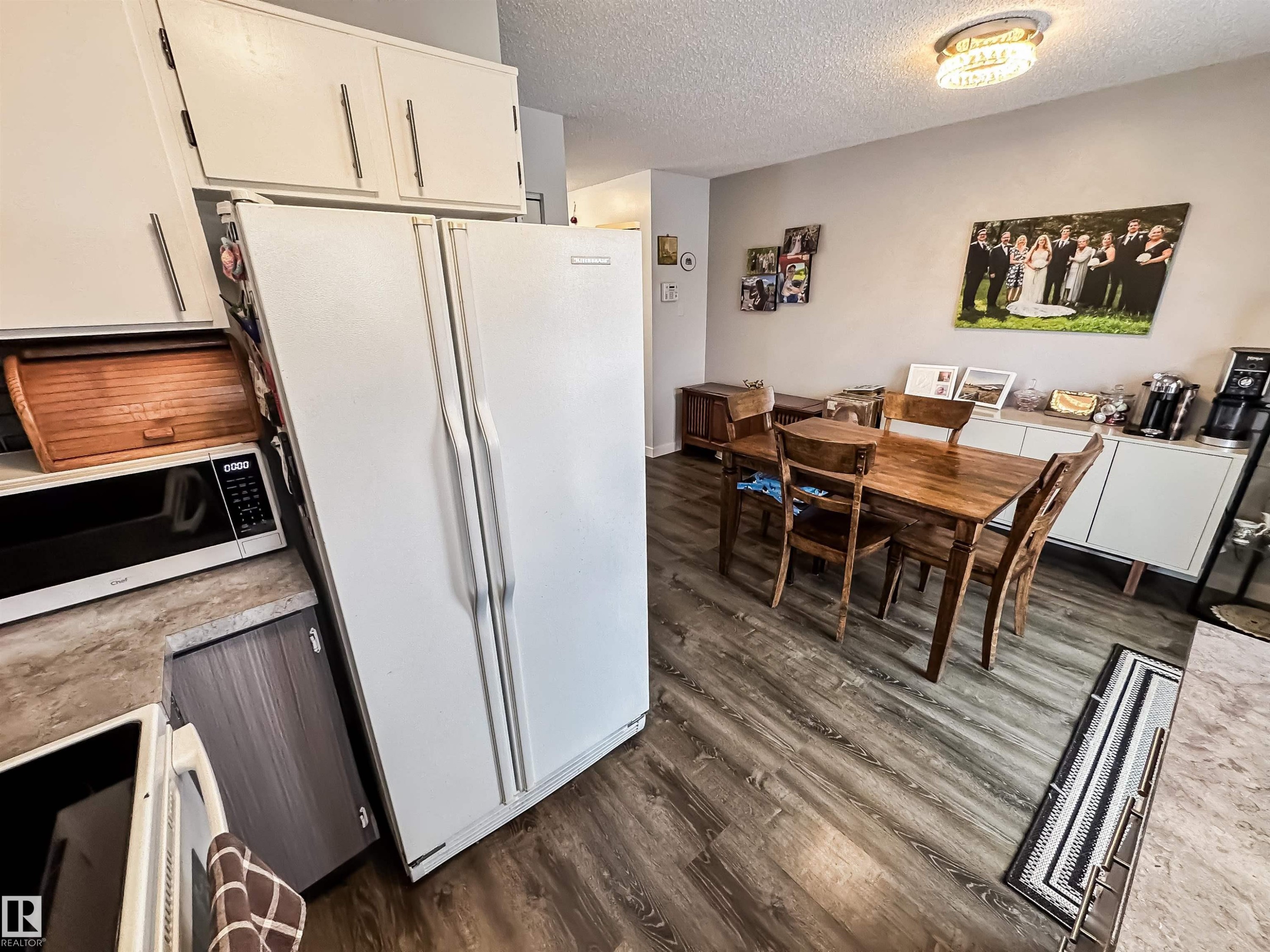 3521 41B Avenue, Edmonton, AB - Indoor Photo Showing Dining Room