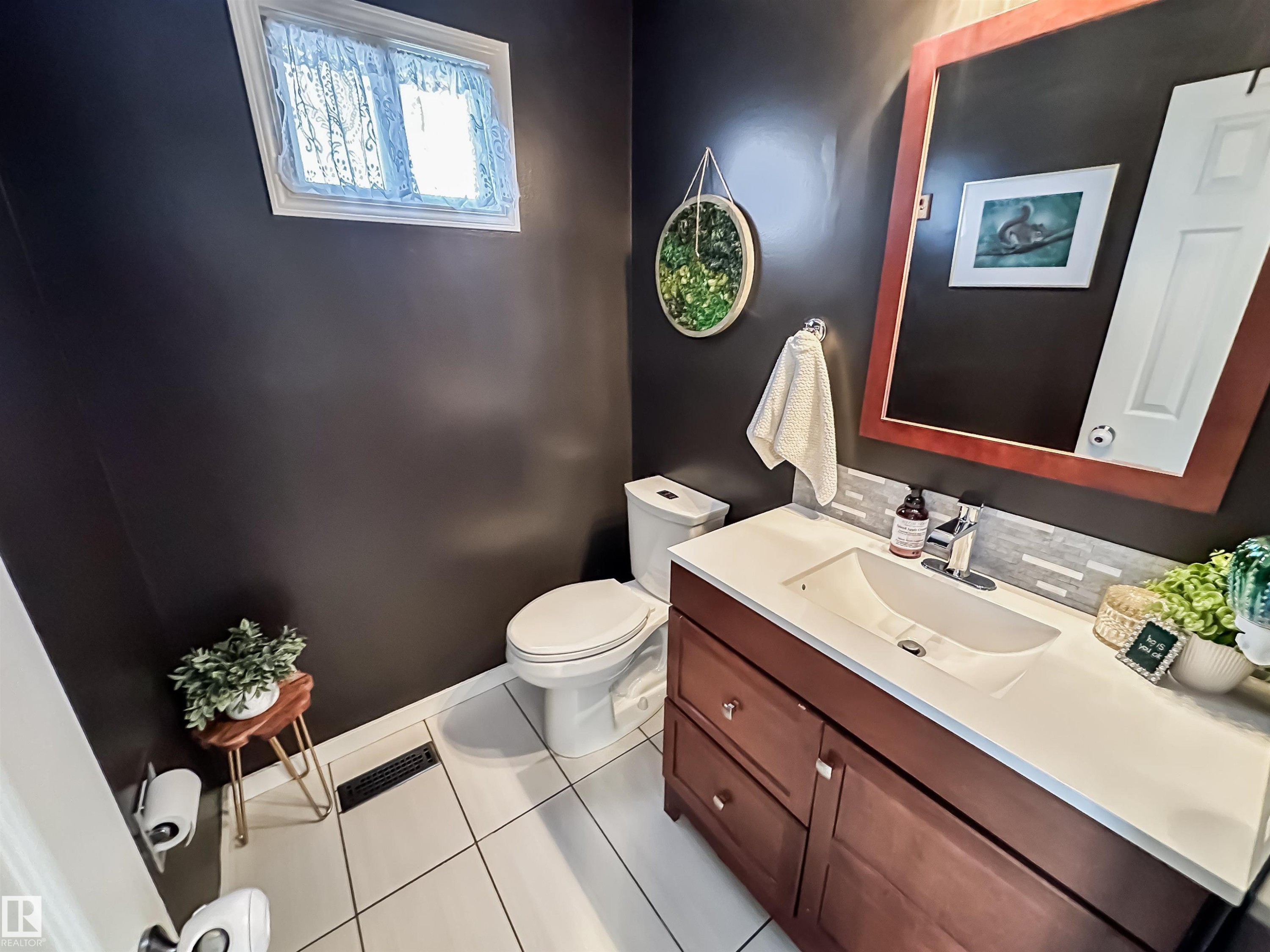 3521 41B Avenue, Edmonton, AB - Indoor Photo Showing Bathroom