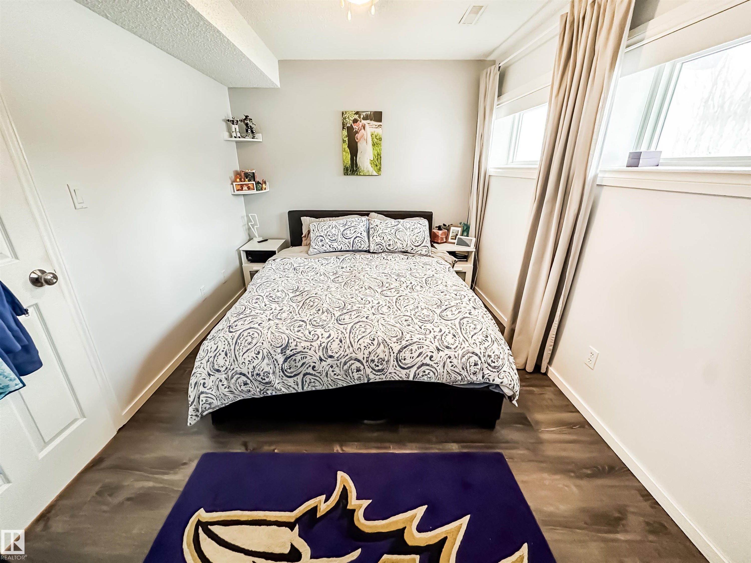 3521 41B Avenue, Edmonton, AB - Indoor Photo Showing Bedroom