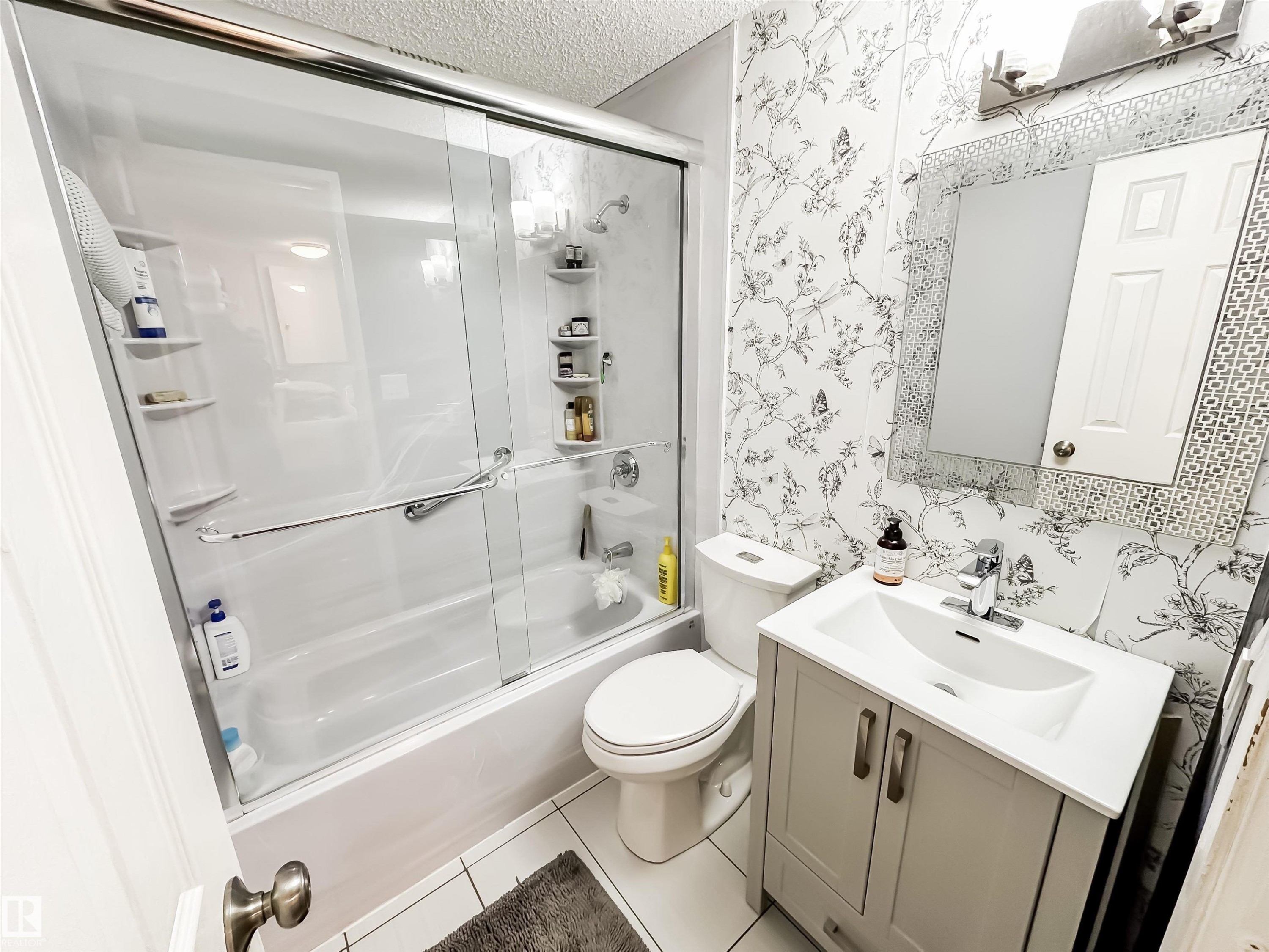 3521 41B Avenue, Edmonton, AB - Indoor Photo Showing Bathroom