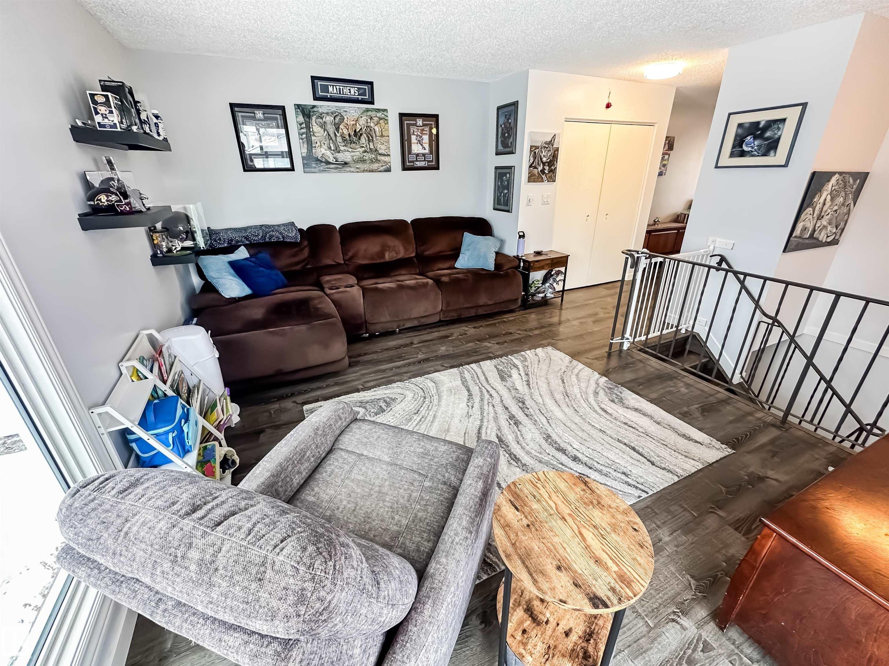 3521 41B Avenue, Edmonton, AB - Indoor Photo Showing Living Room